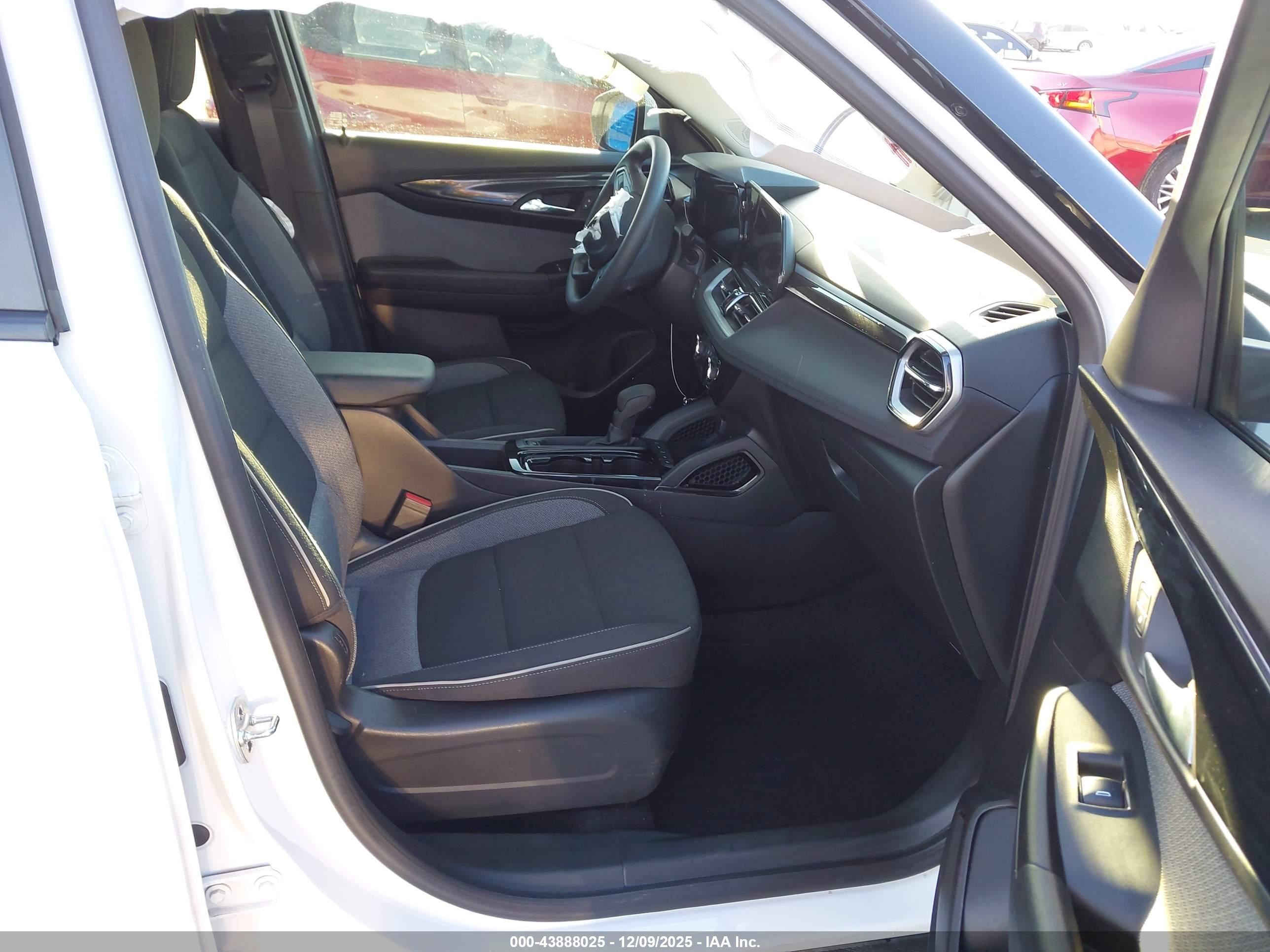 CHEVROLET TRAILBLAZER image 5