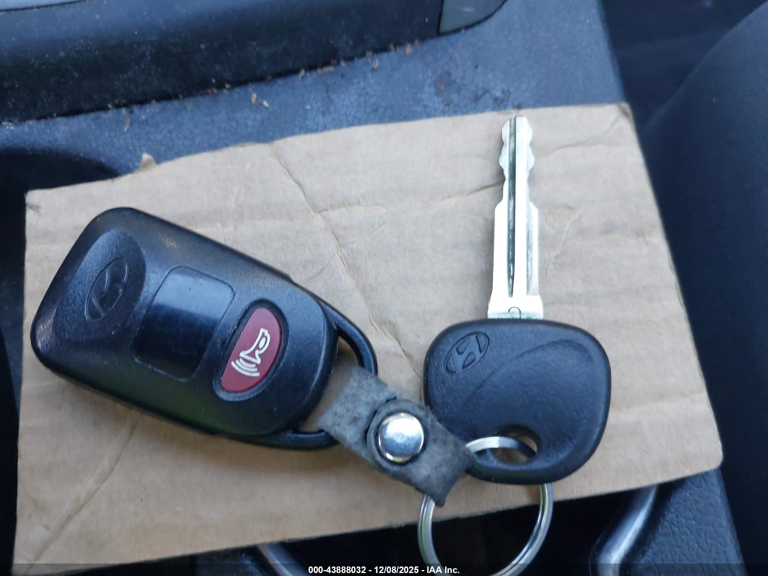 HYUNDAI ELANTRA image 11