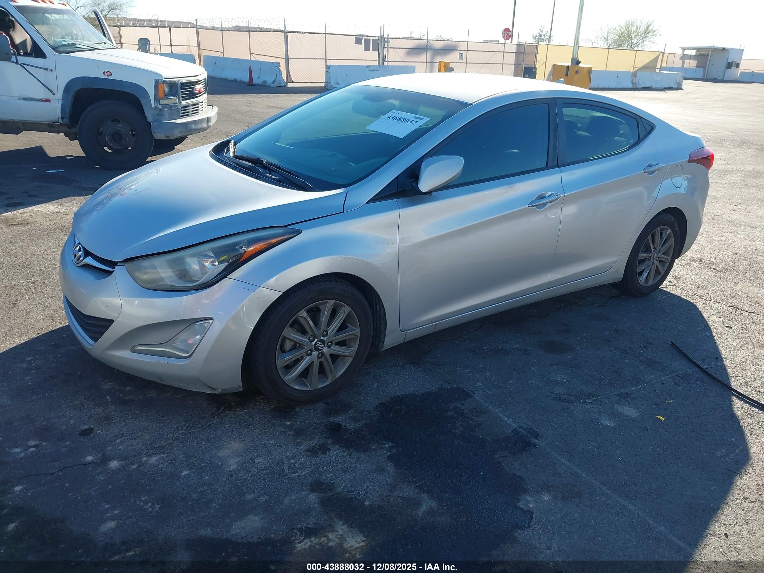 HYUNDAI ELANTRA image 2