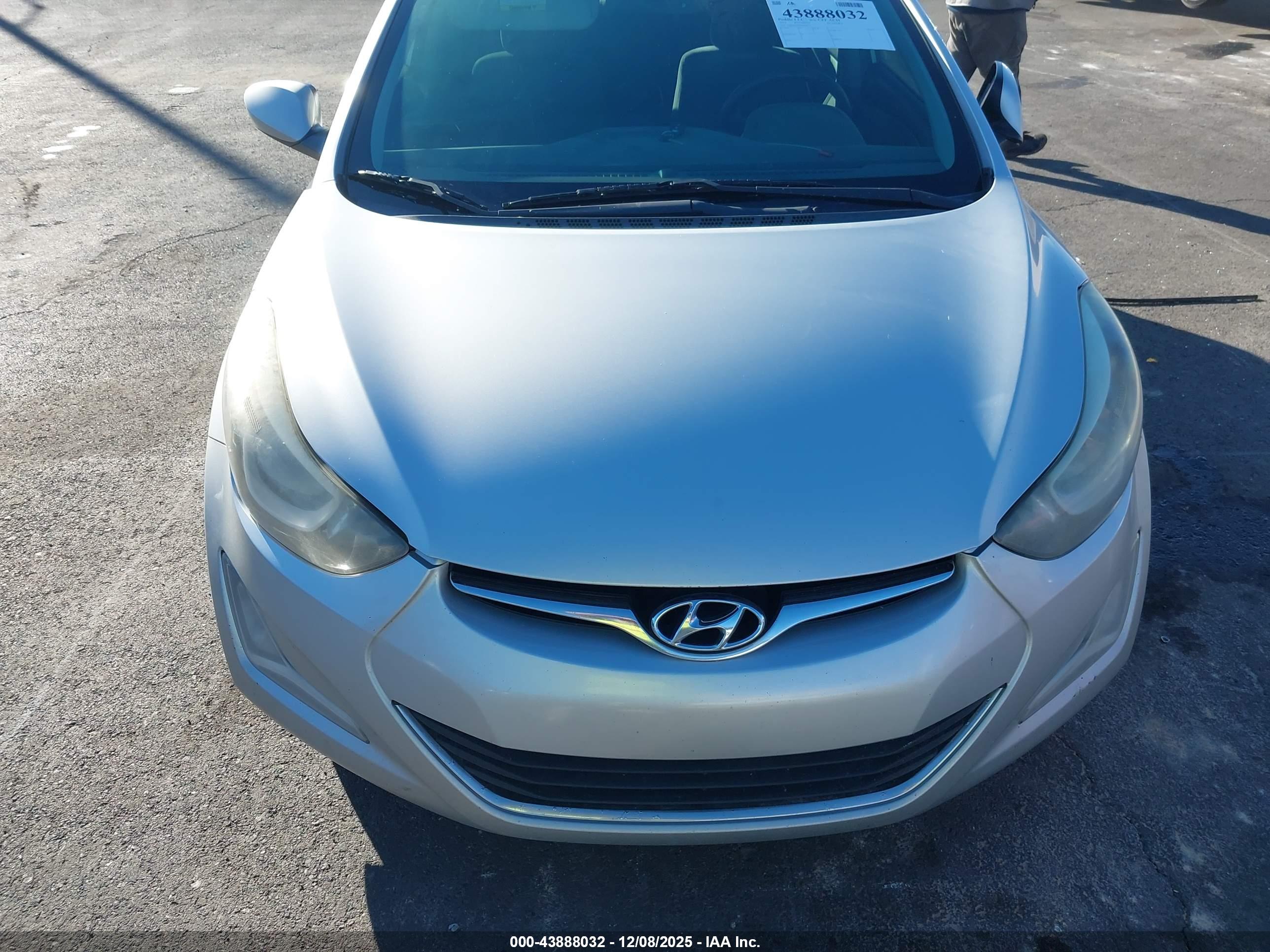 HYUNDAI ELANTRA image 6