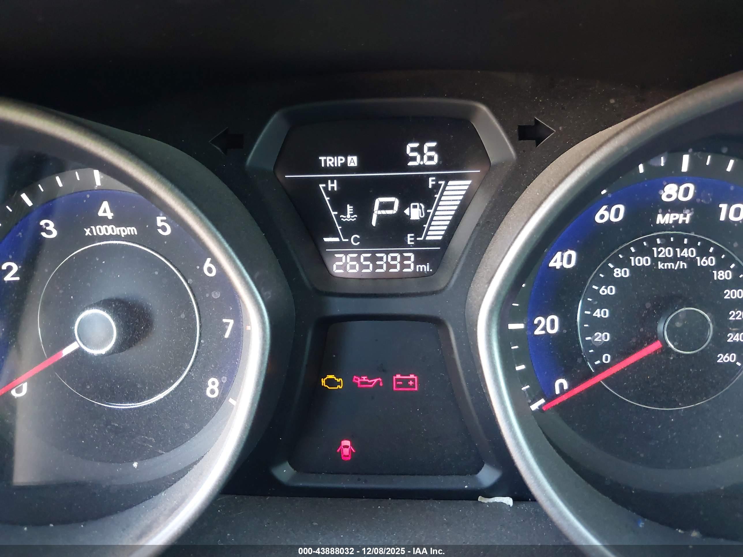 HYUNDAI ELANTRA image 7