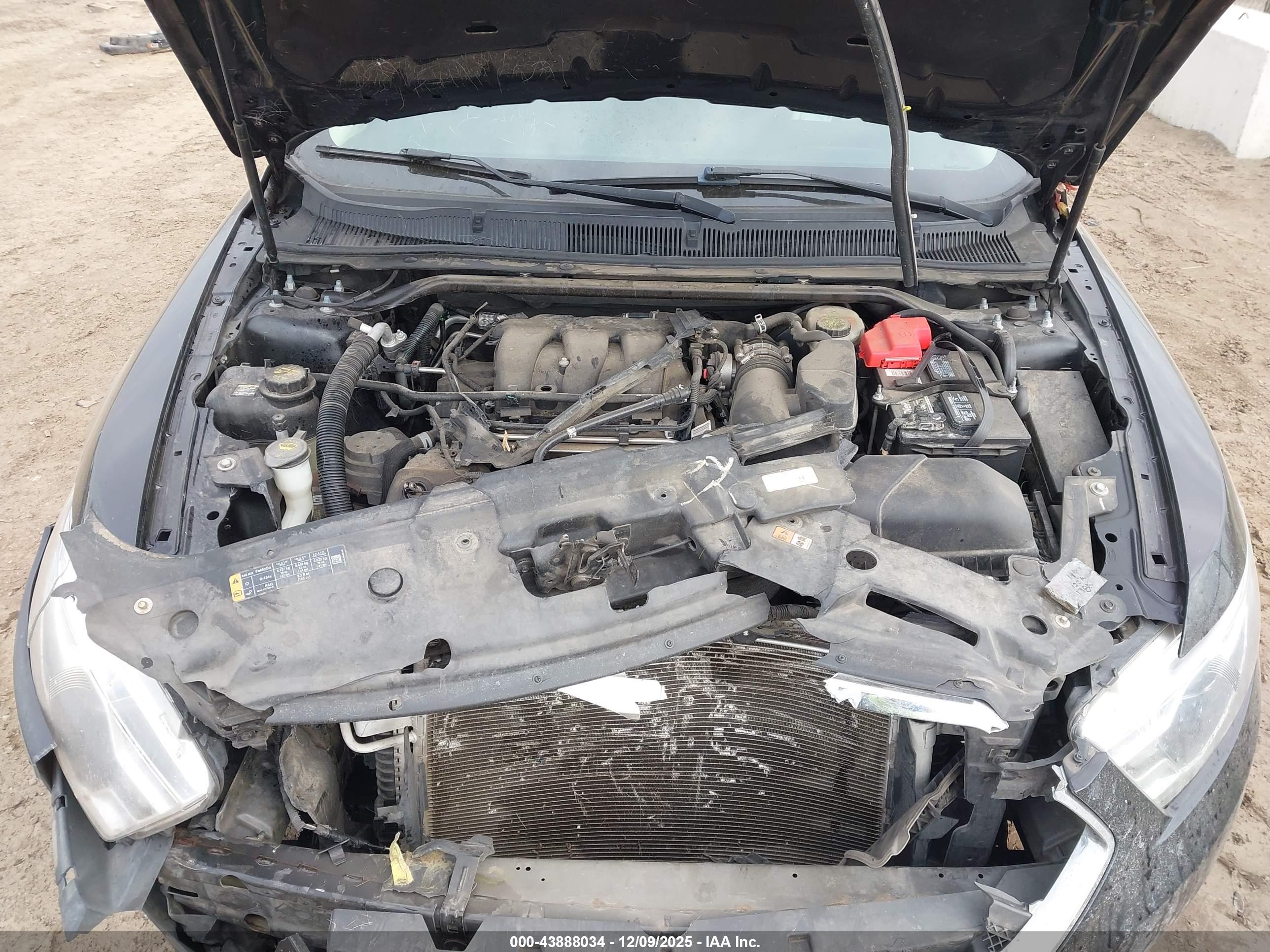 FORD TAURUS image 10