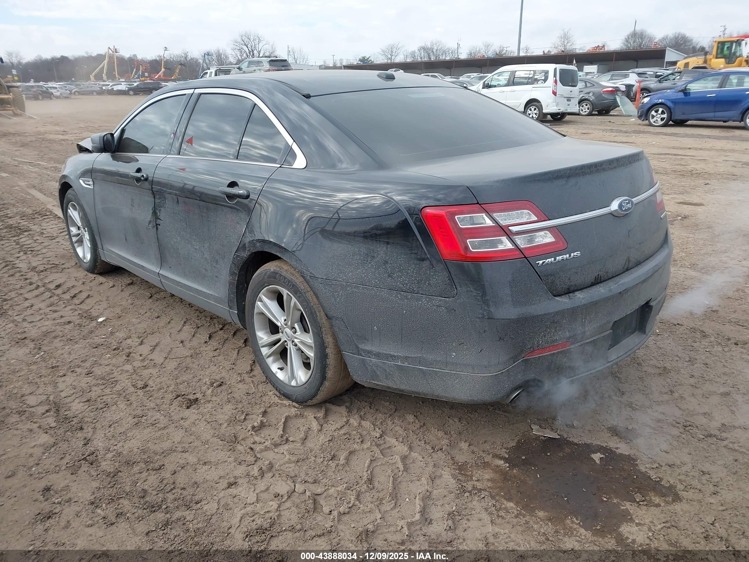 FORD TAURUS image 3