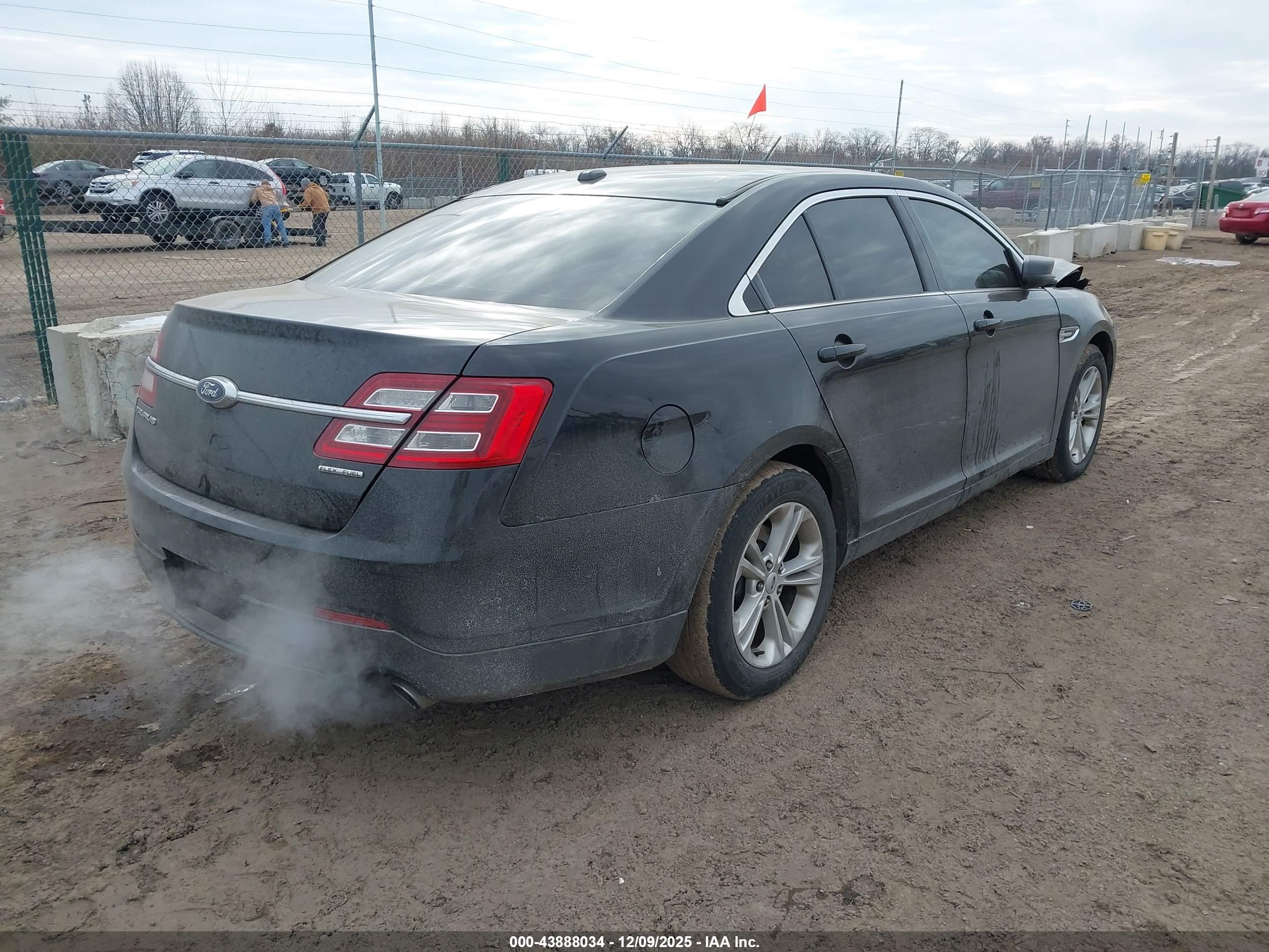 FORD TAURUS image 4