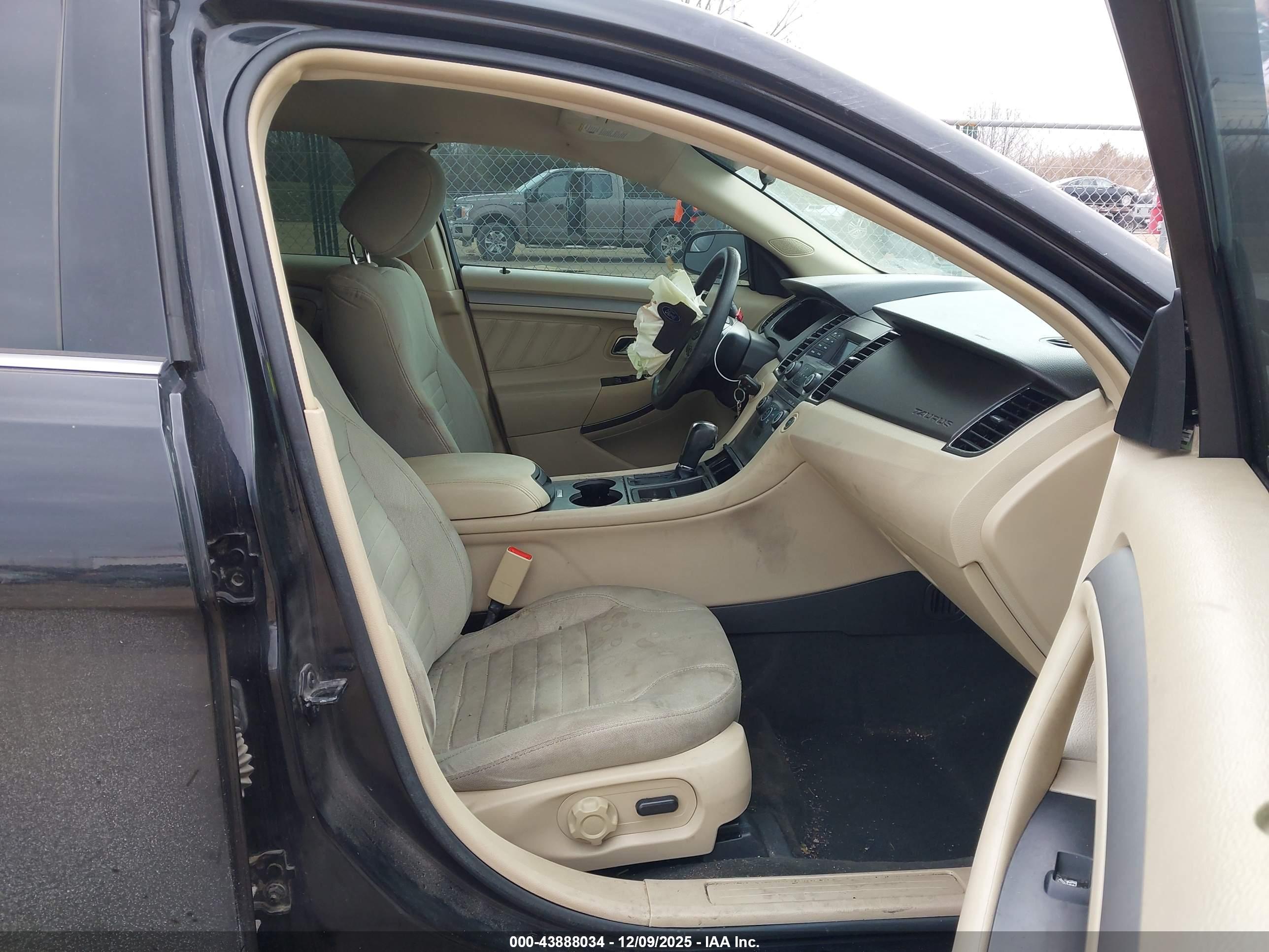 FORD TAURUS image 5