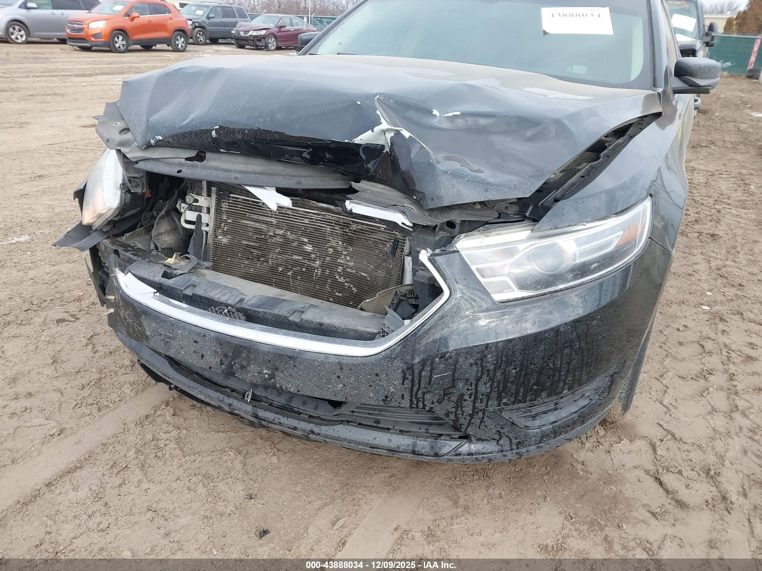 FORD TAURUS image 6