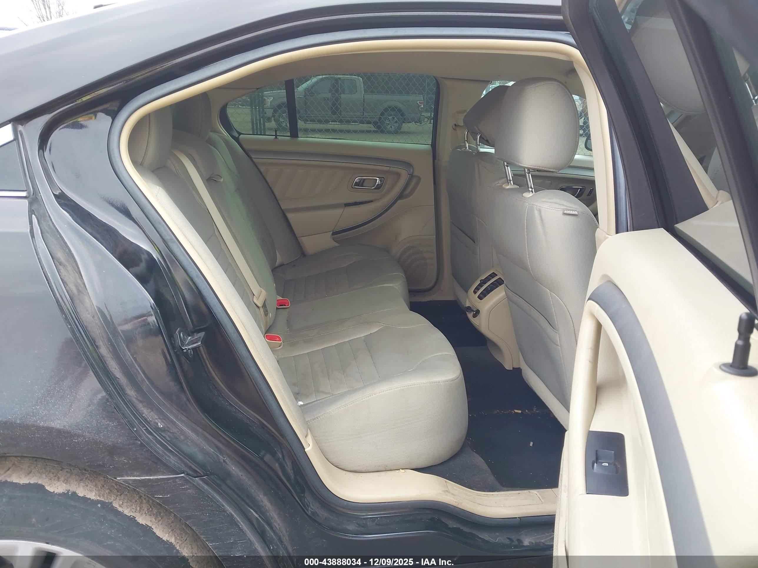 FORD TAURUS image 8