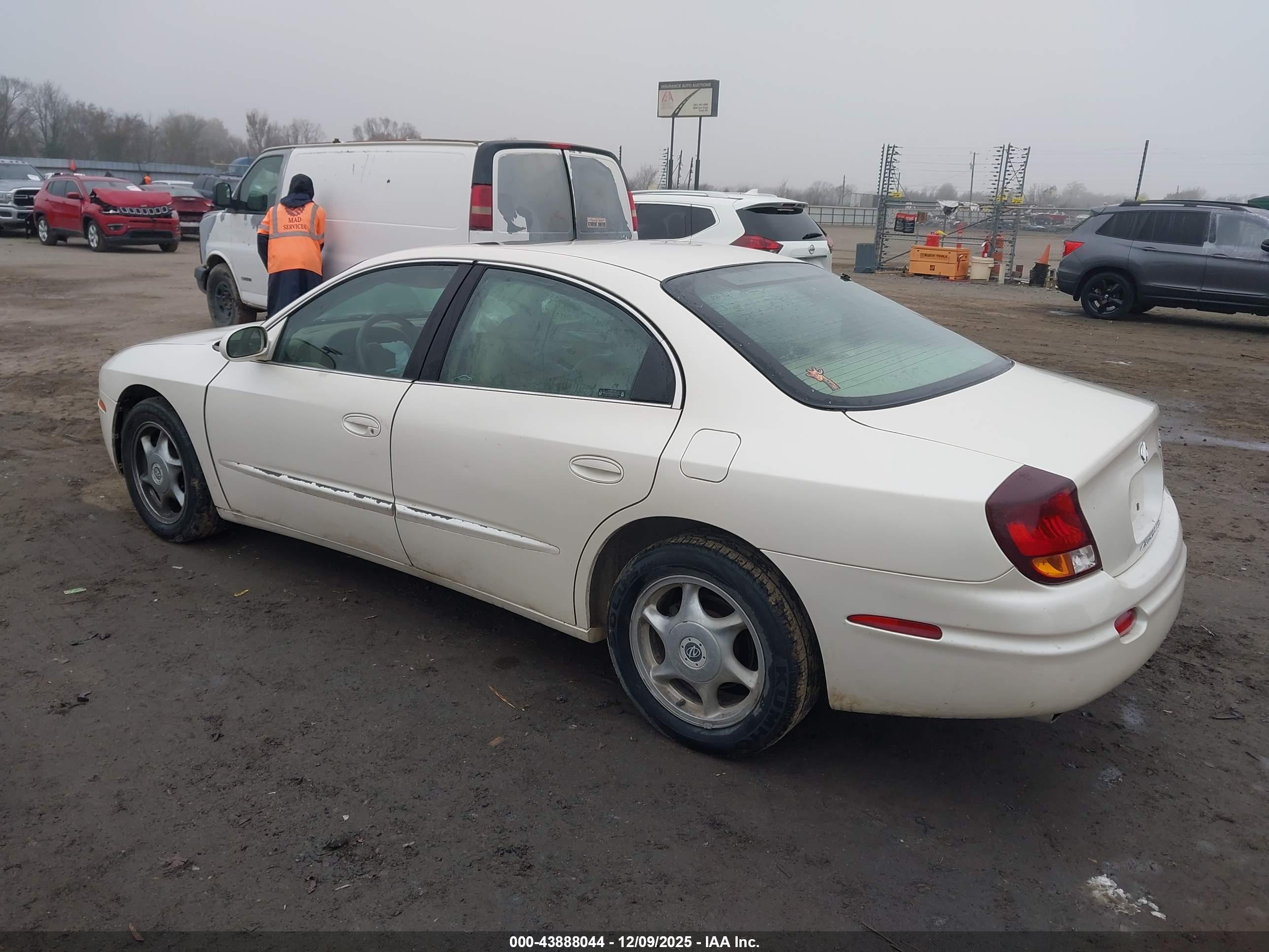 OLDSMOBILE AURORA image 3