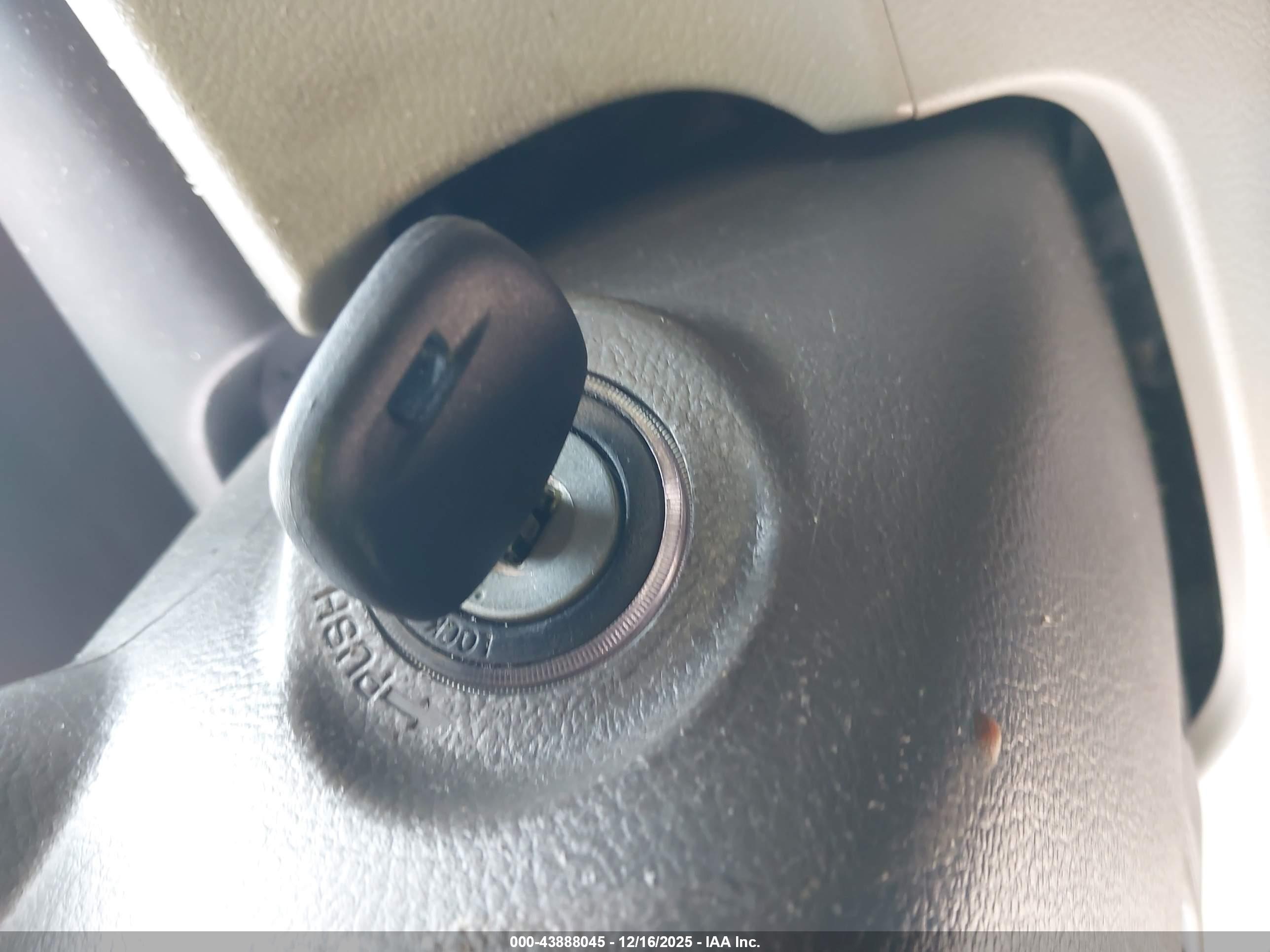 TOYOTA CAMRY image 11