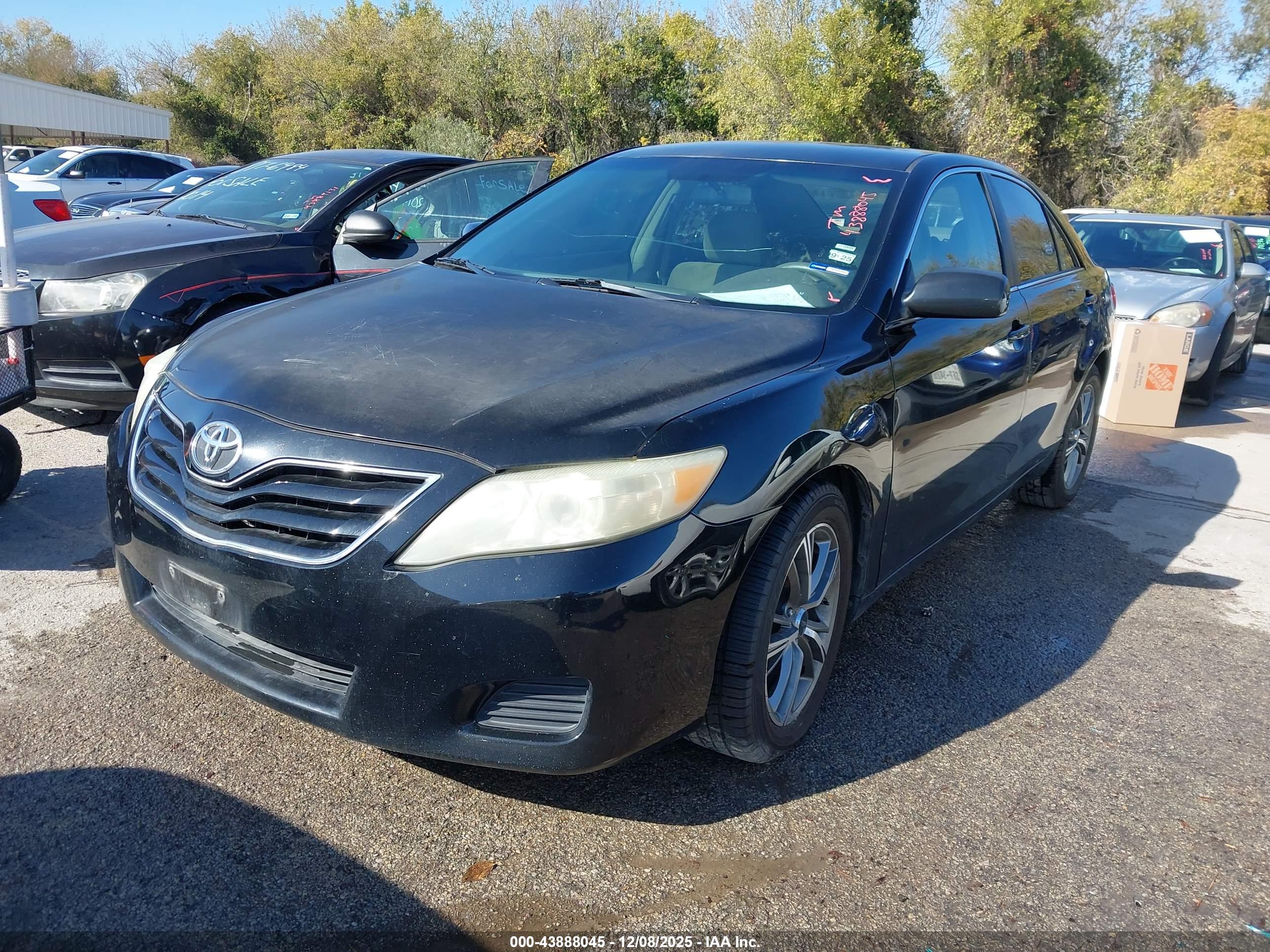 TOYOTA CAMRY image 2