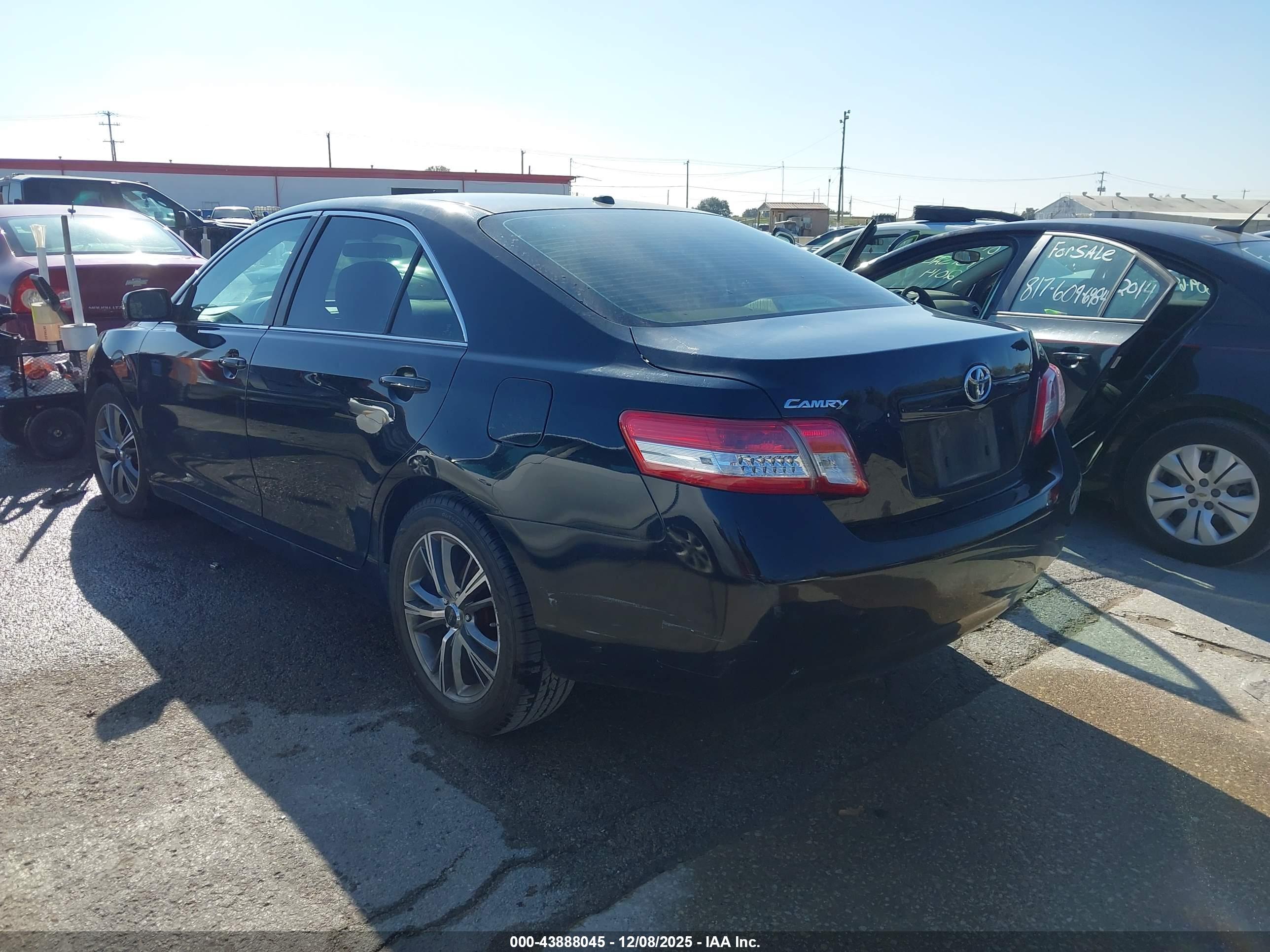 TOYOTA CAMRY image 3