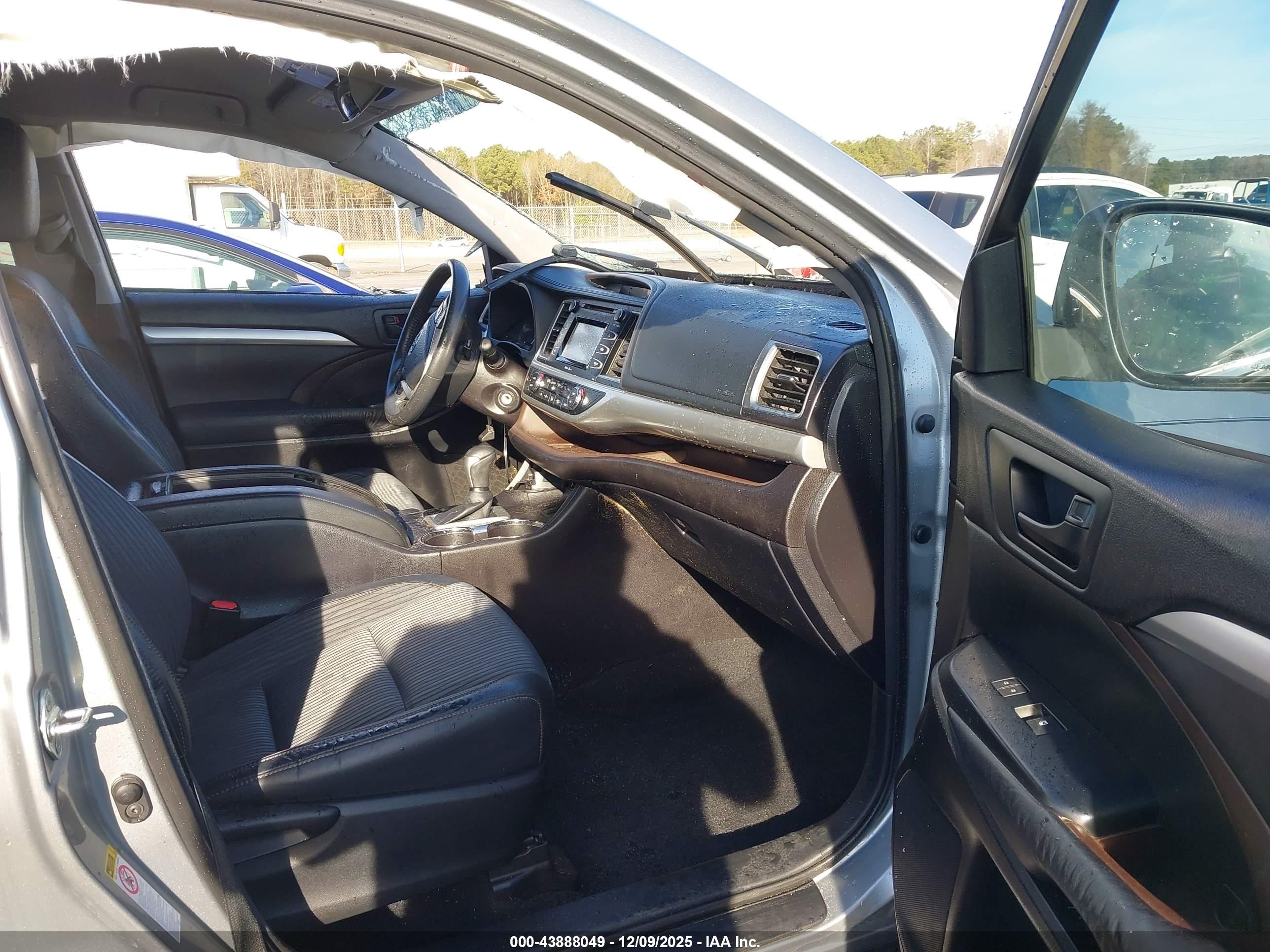 TOYOTA HIGHLANDER image 5