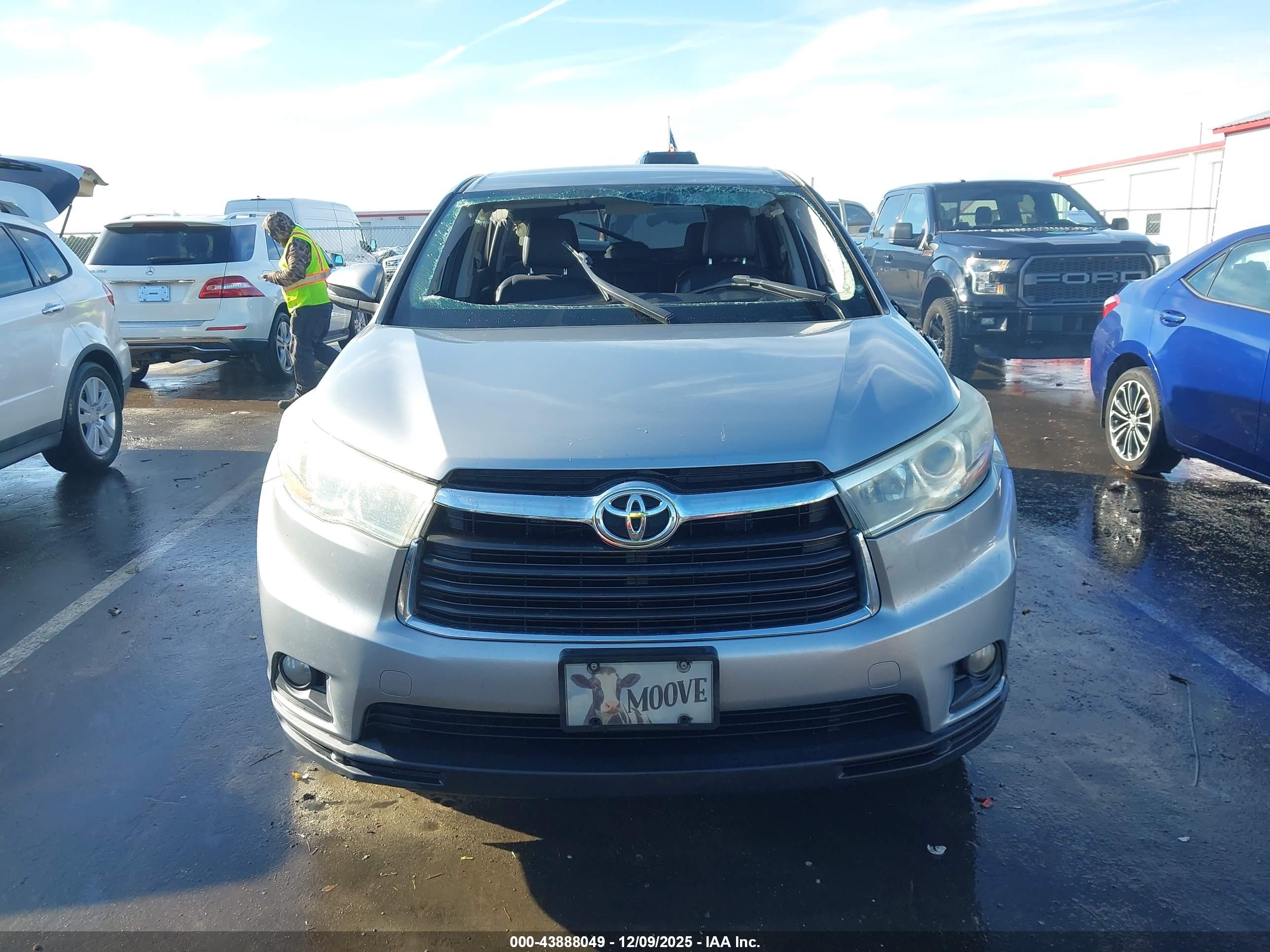 TOYOTA HIGHLANDER image 6