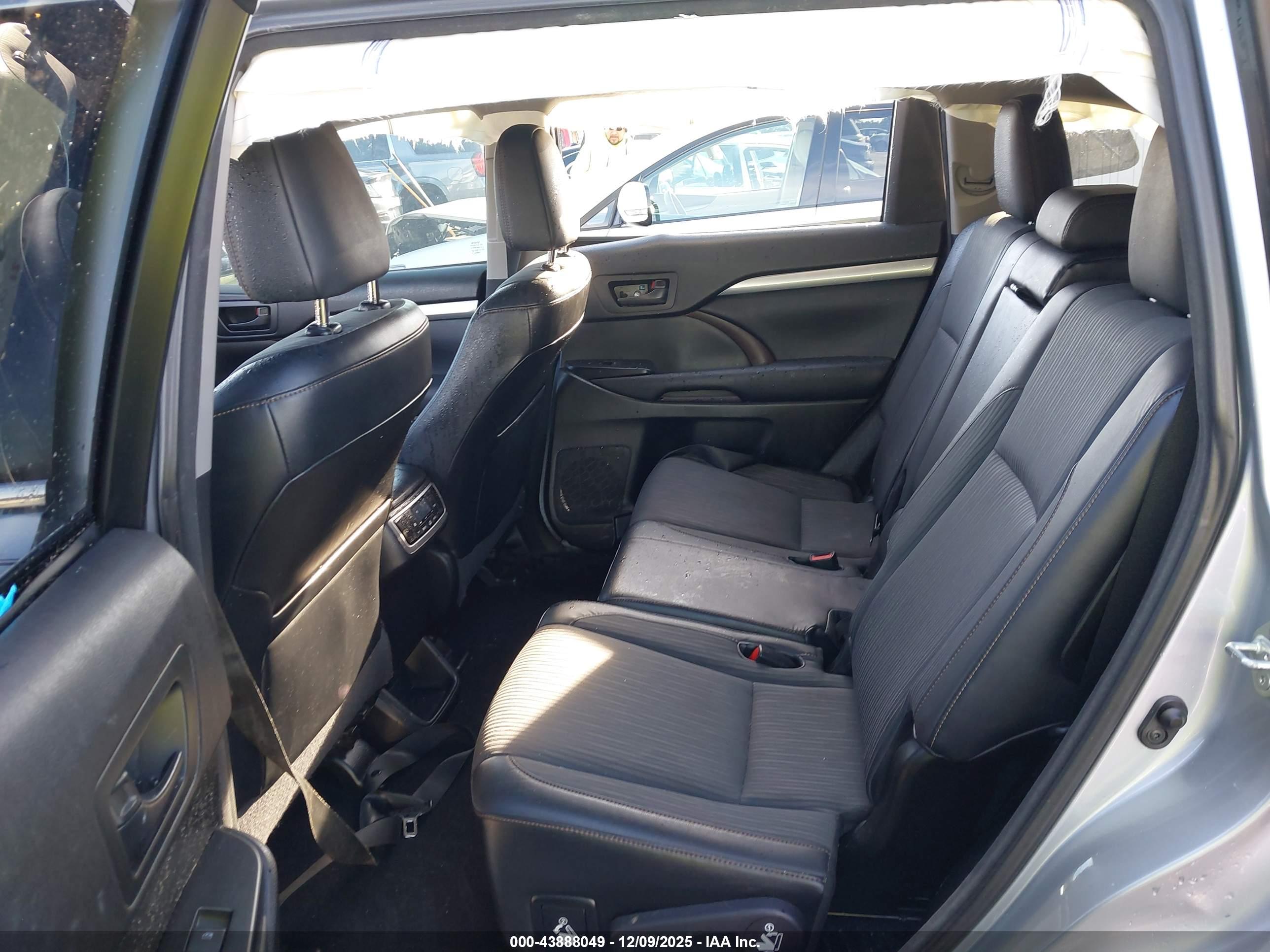 TOYOTA HIGHLANDER image 8