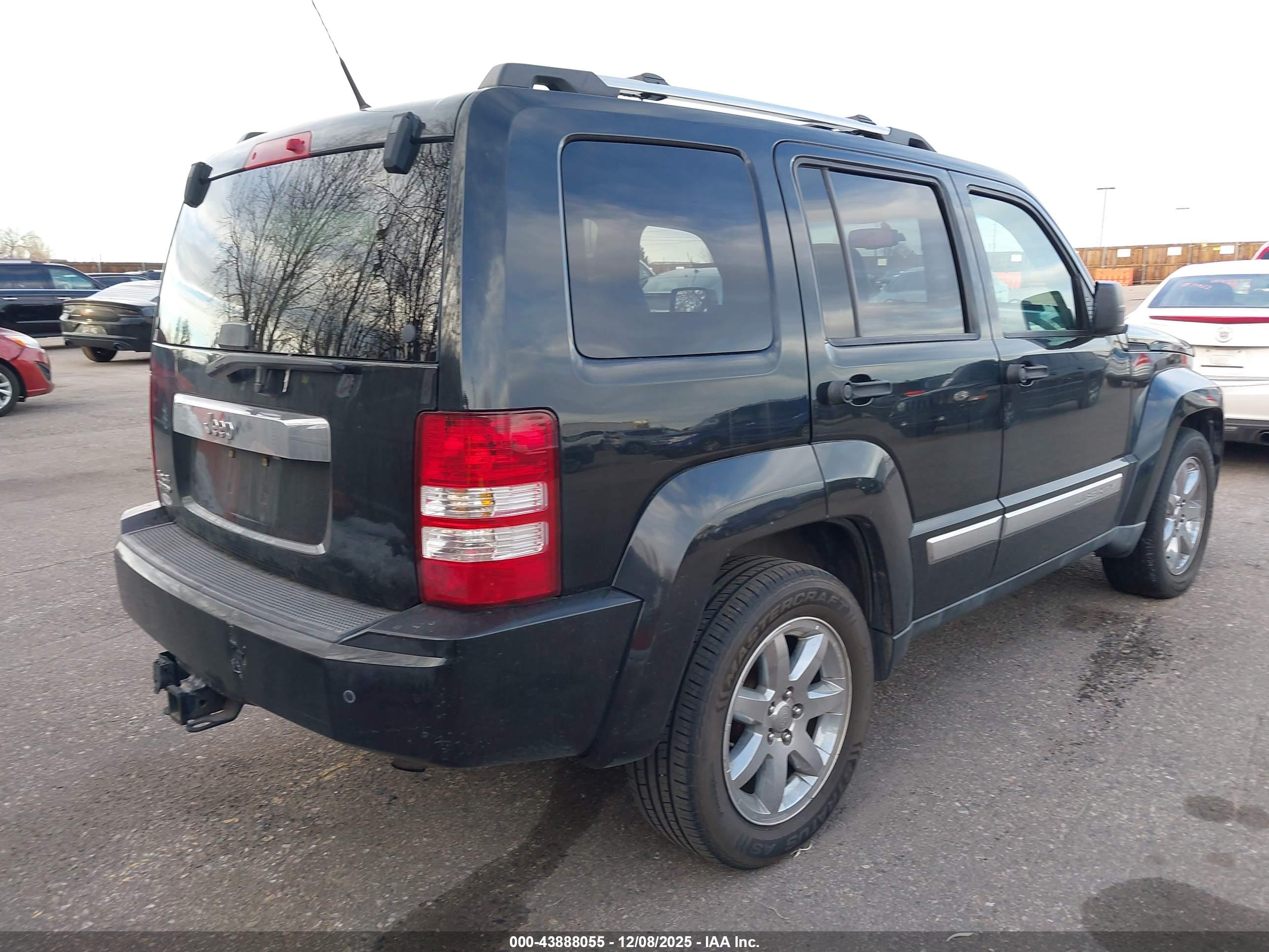 JEEP LIBERTY image 4