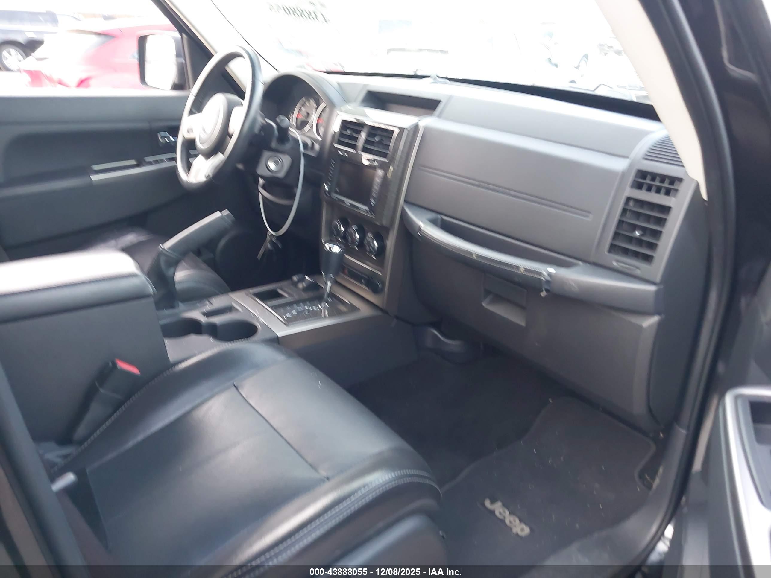 JEEP LIBERTY image 5