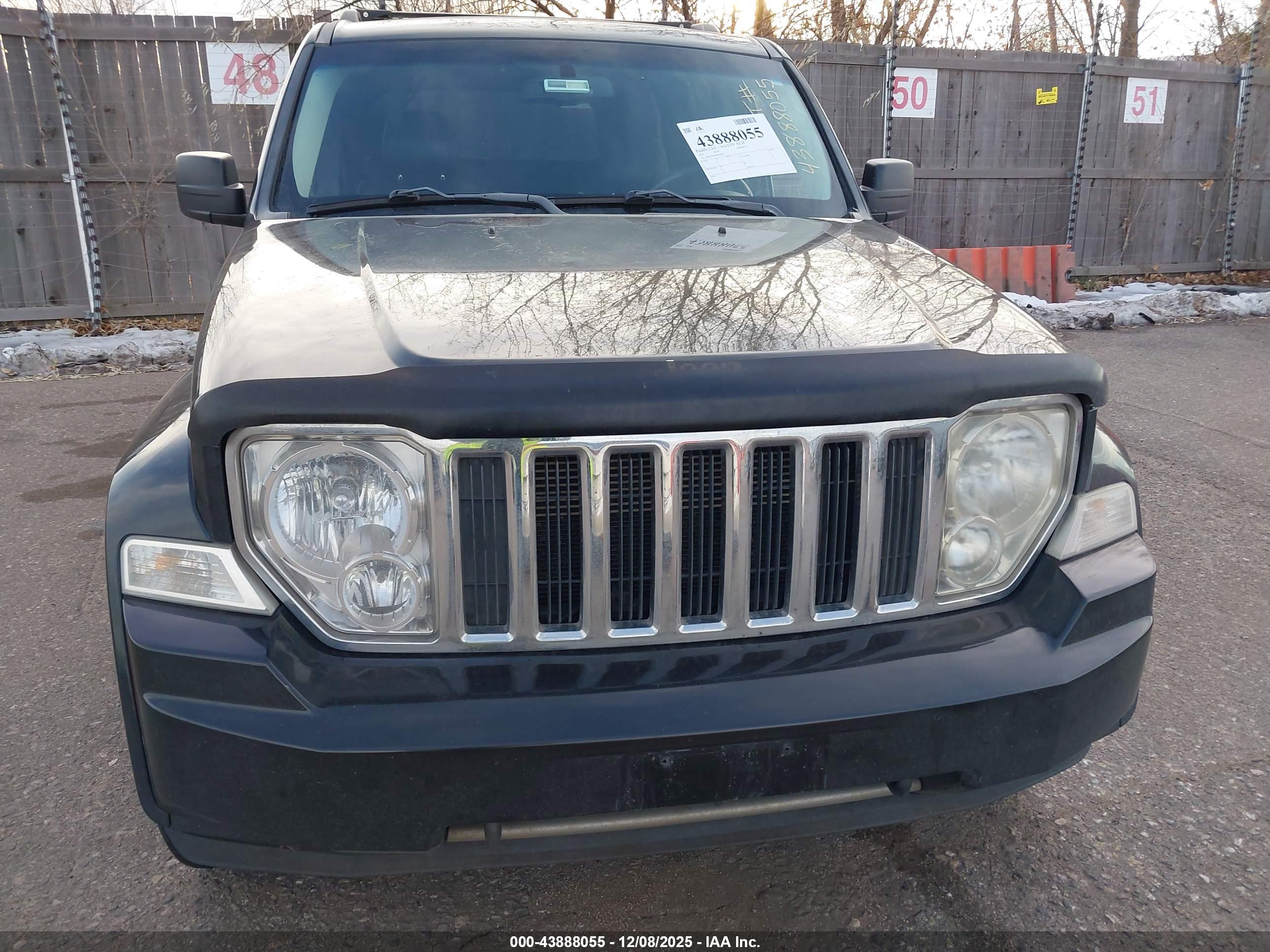 JEEP LIBERTY image 6