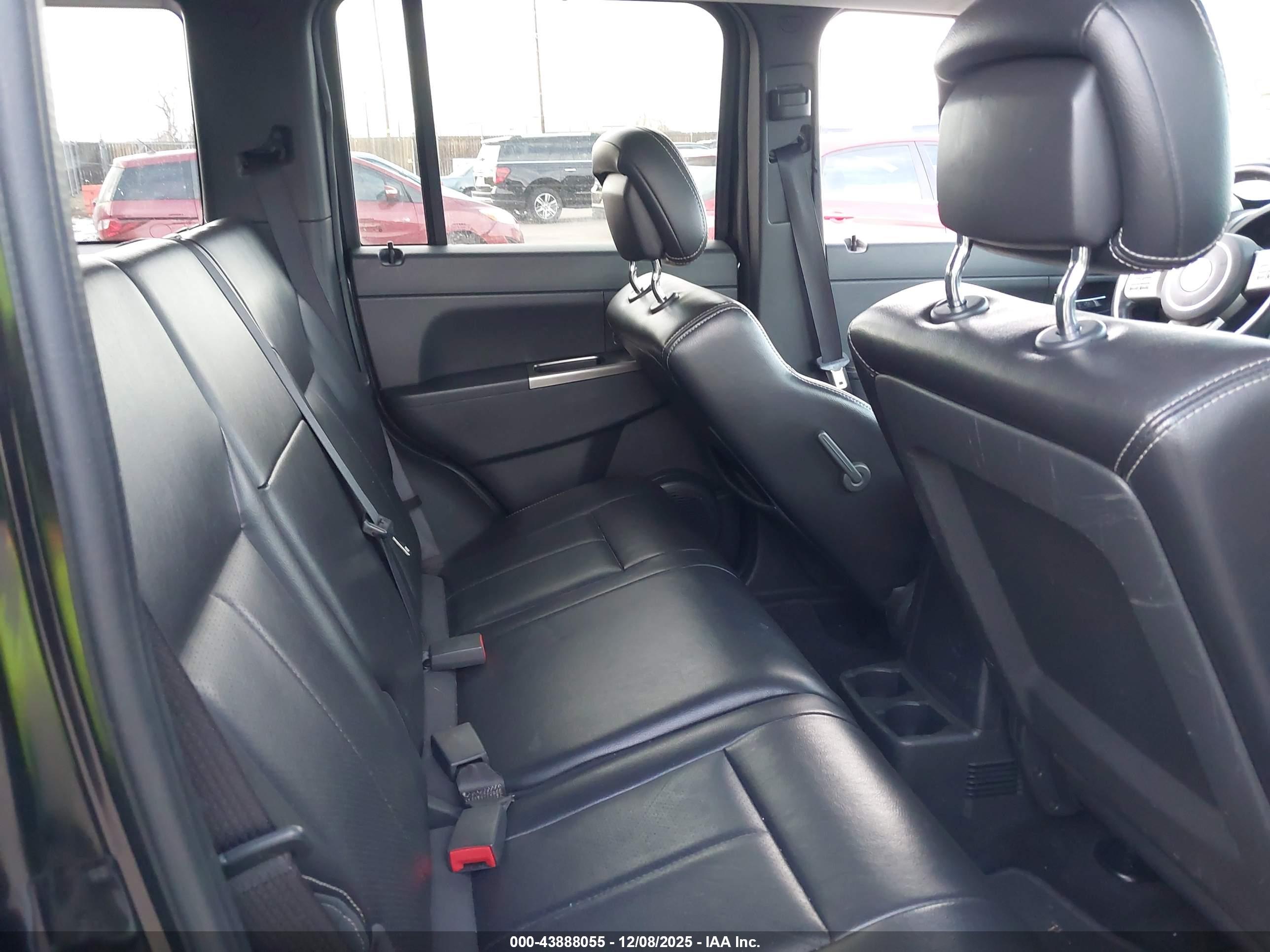 JEEP LIBERTY image 8