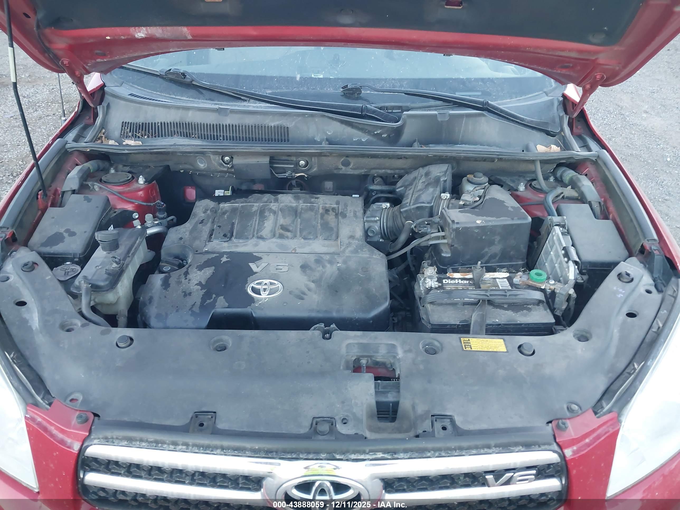 TOYOTA RAV4 image 10