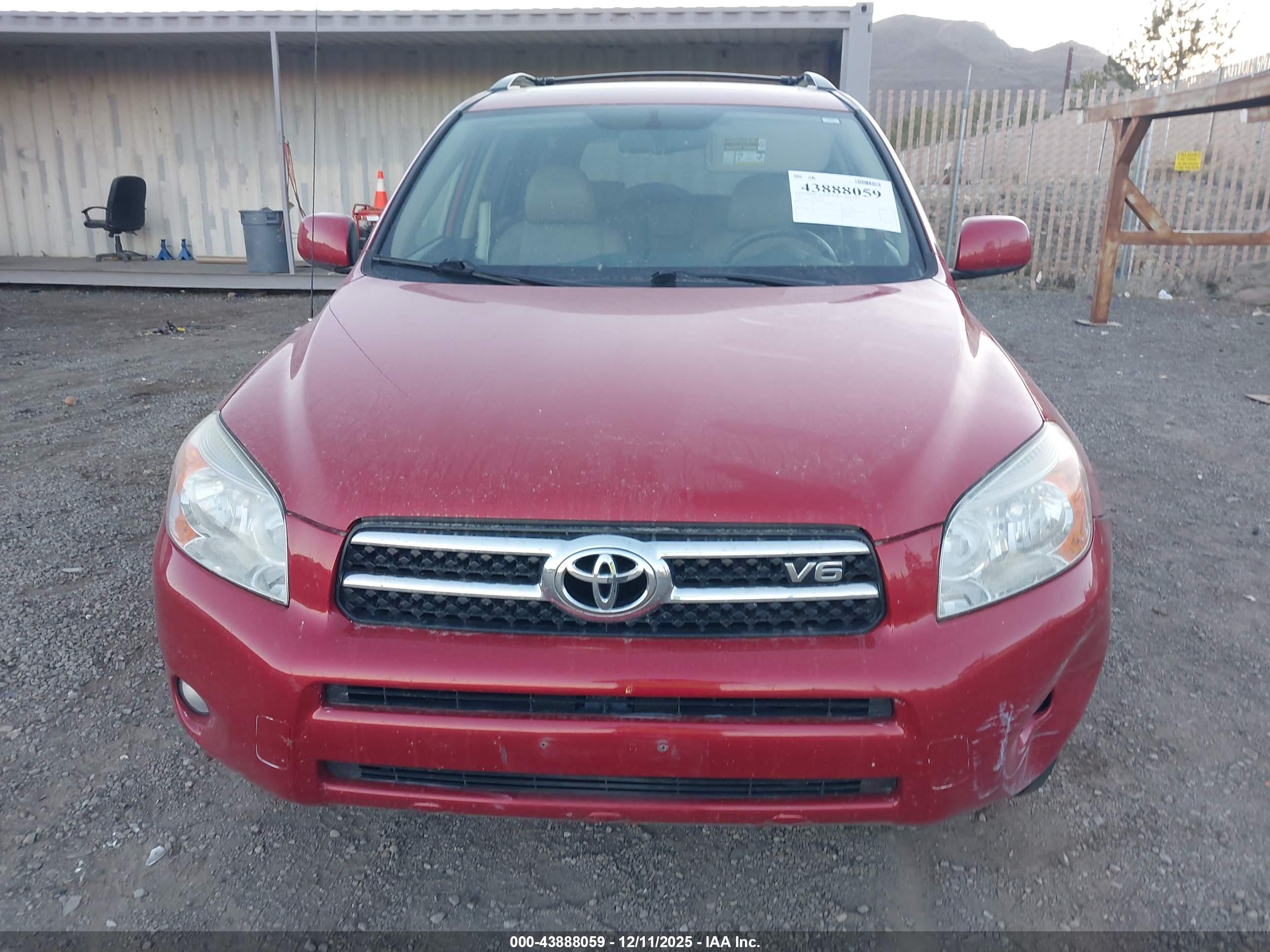 TOYOTA RAV4 image 6