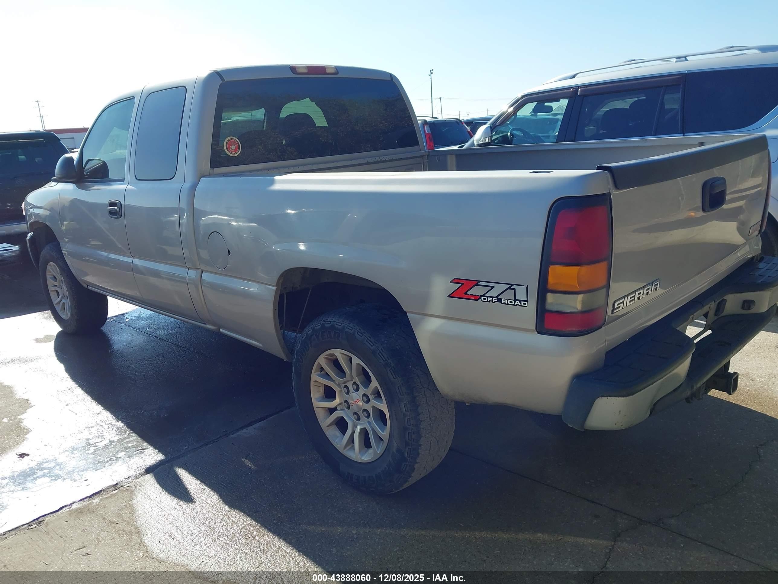 GMC SIERRA image 3