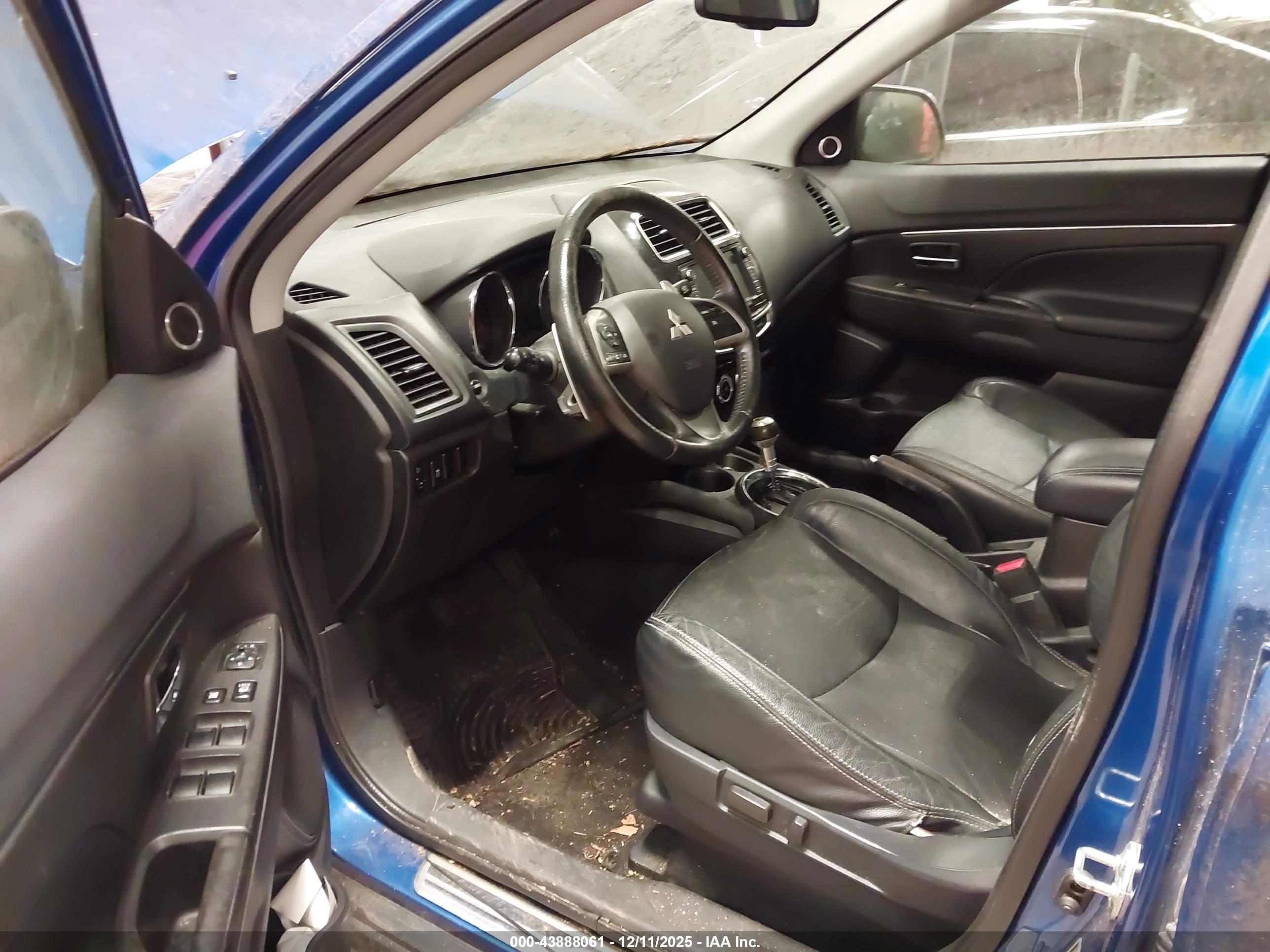MITSUBISHI OUTLANDER image 5