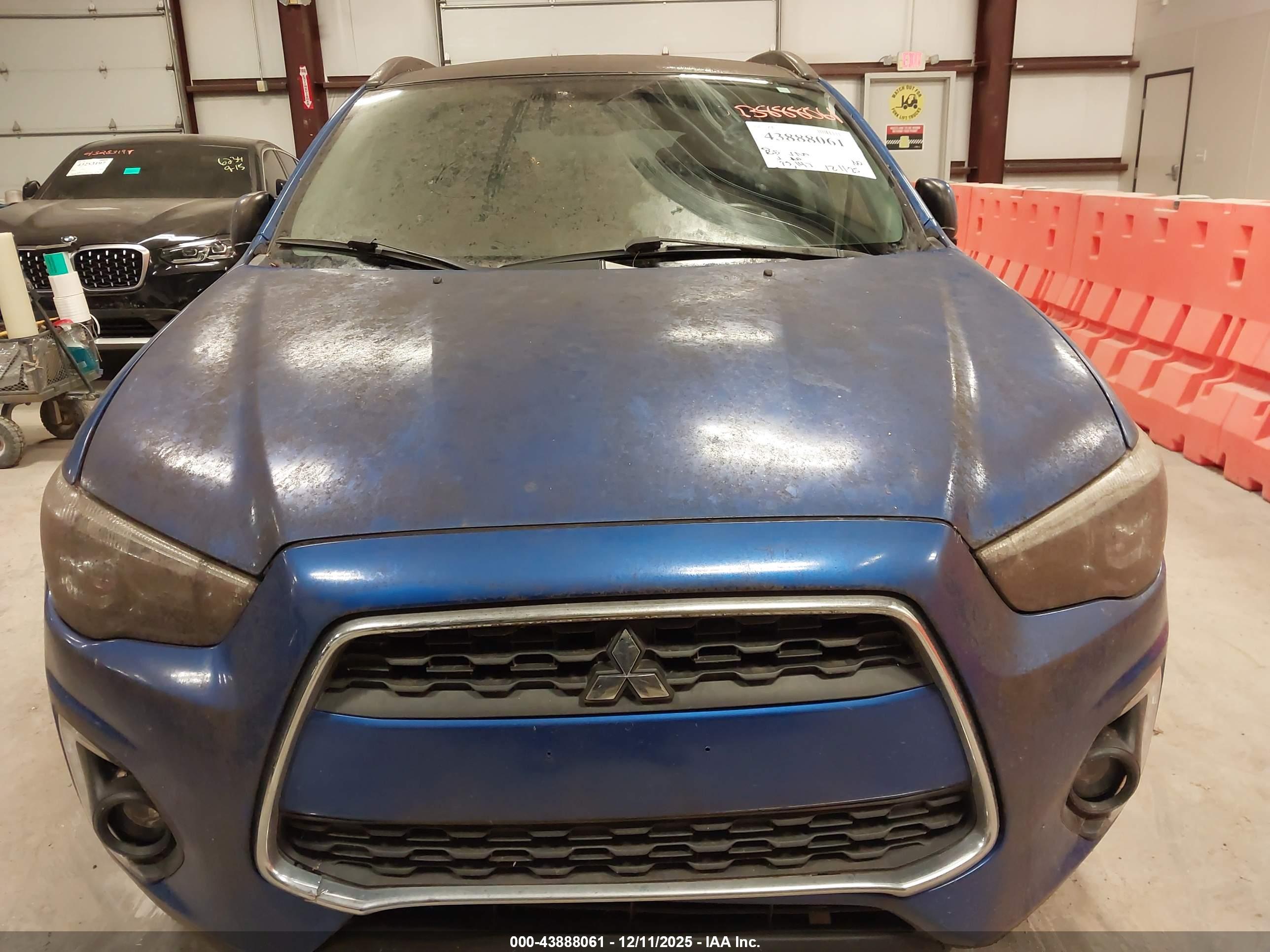 MITSUBISHI OUTLANDER image 6