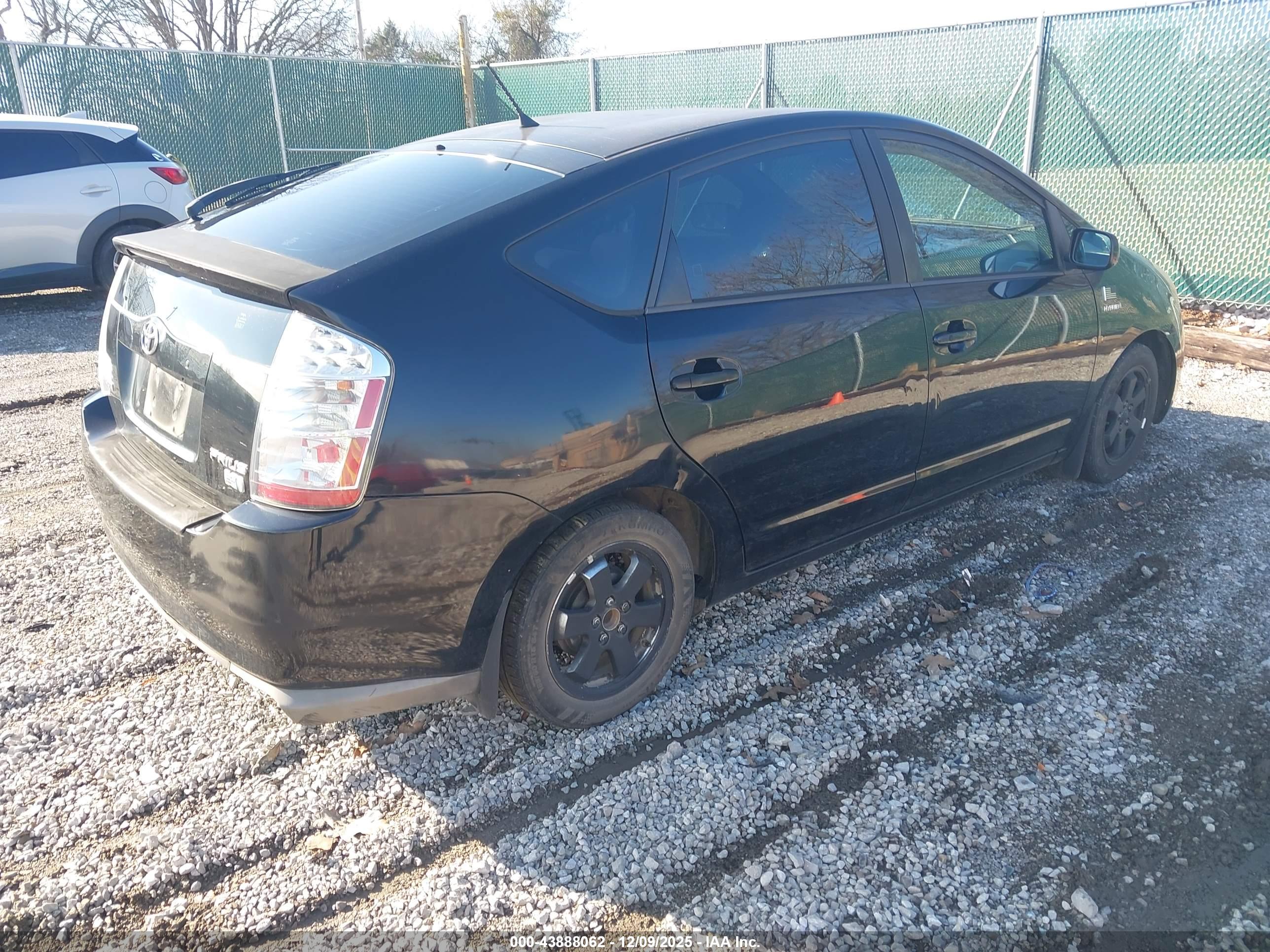 TOYOTA PRIUS image 4