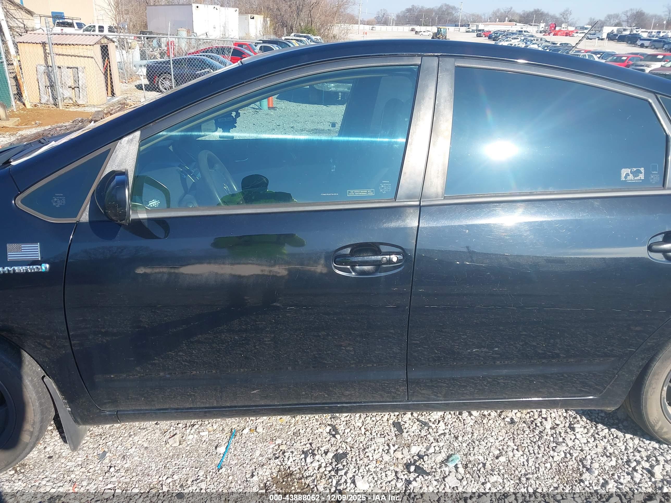 TOYOTA PRIUS image 6