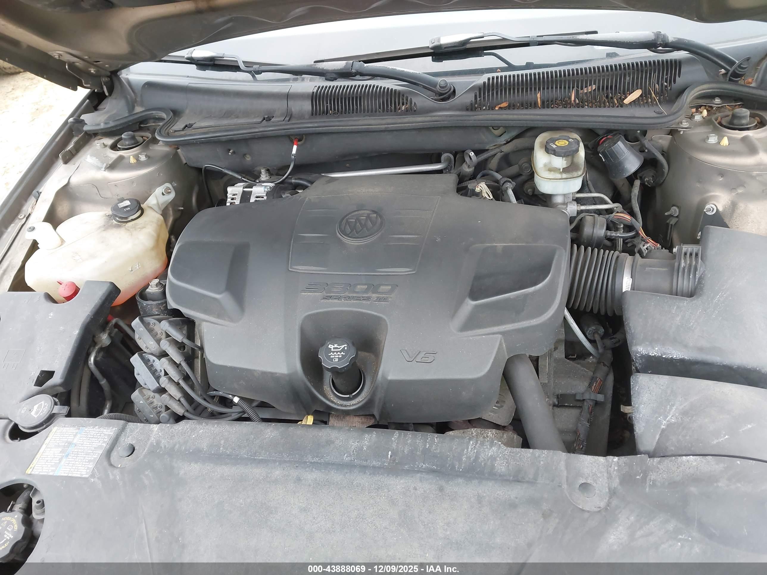 BUICK LUCERNE image 10