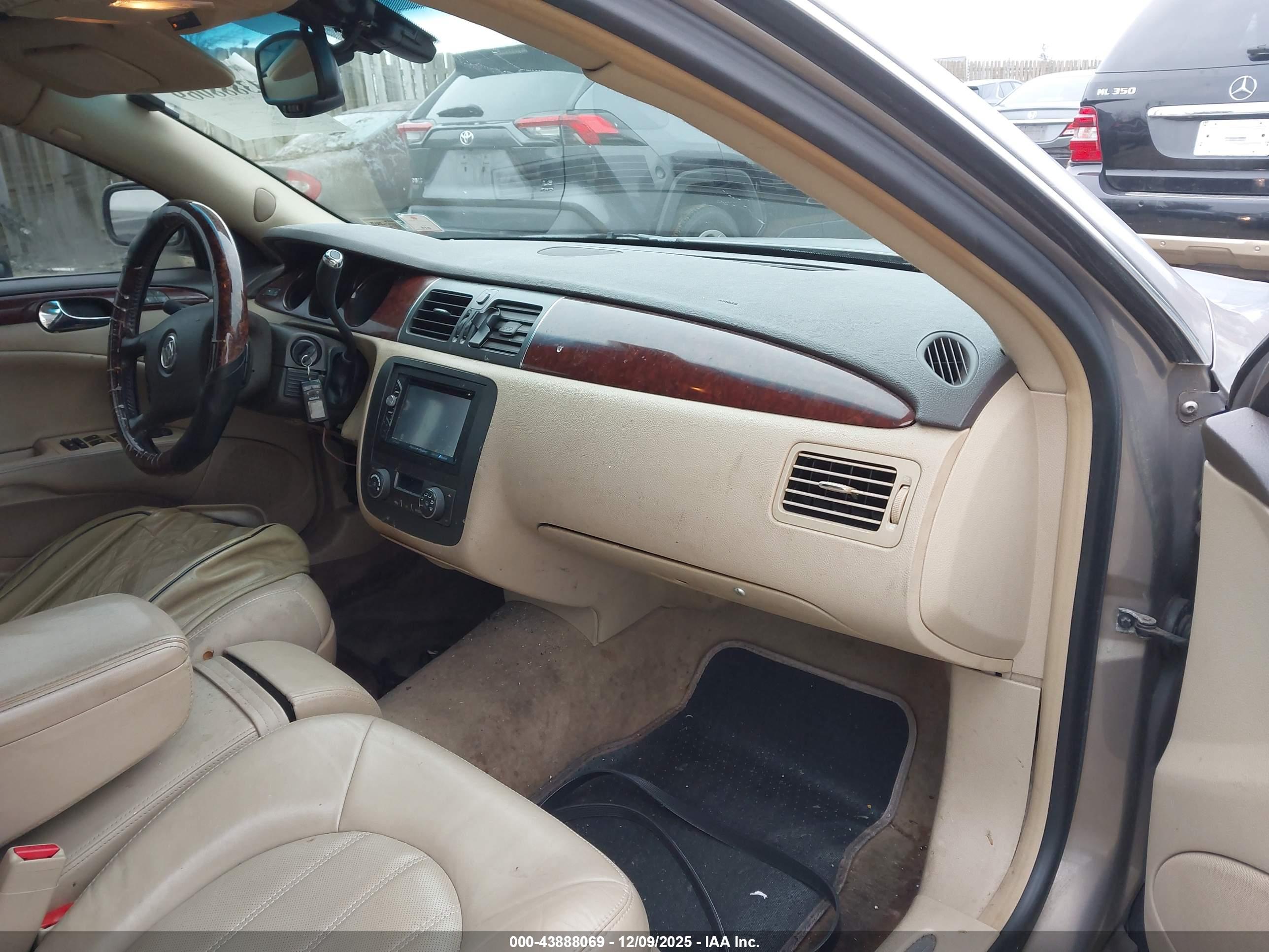 BUICK LUCERNE image 5