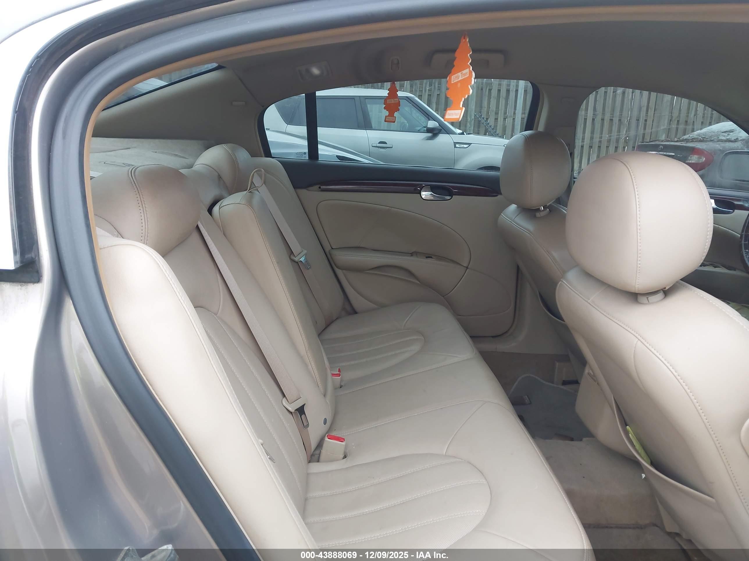 BUICK LUCERNE image 8