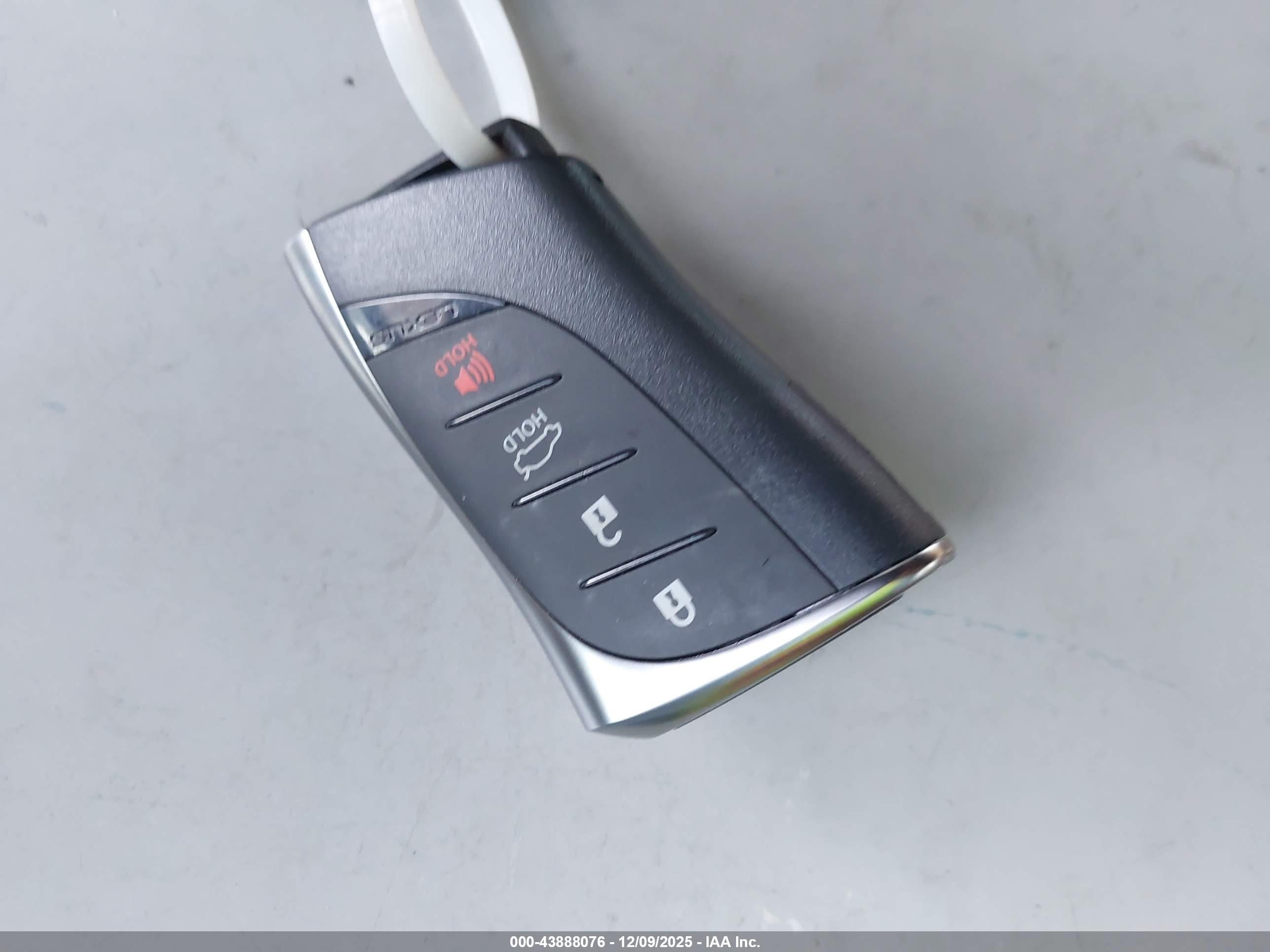 LEXUS ES image 11
