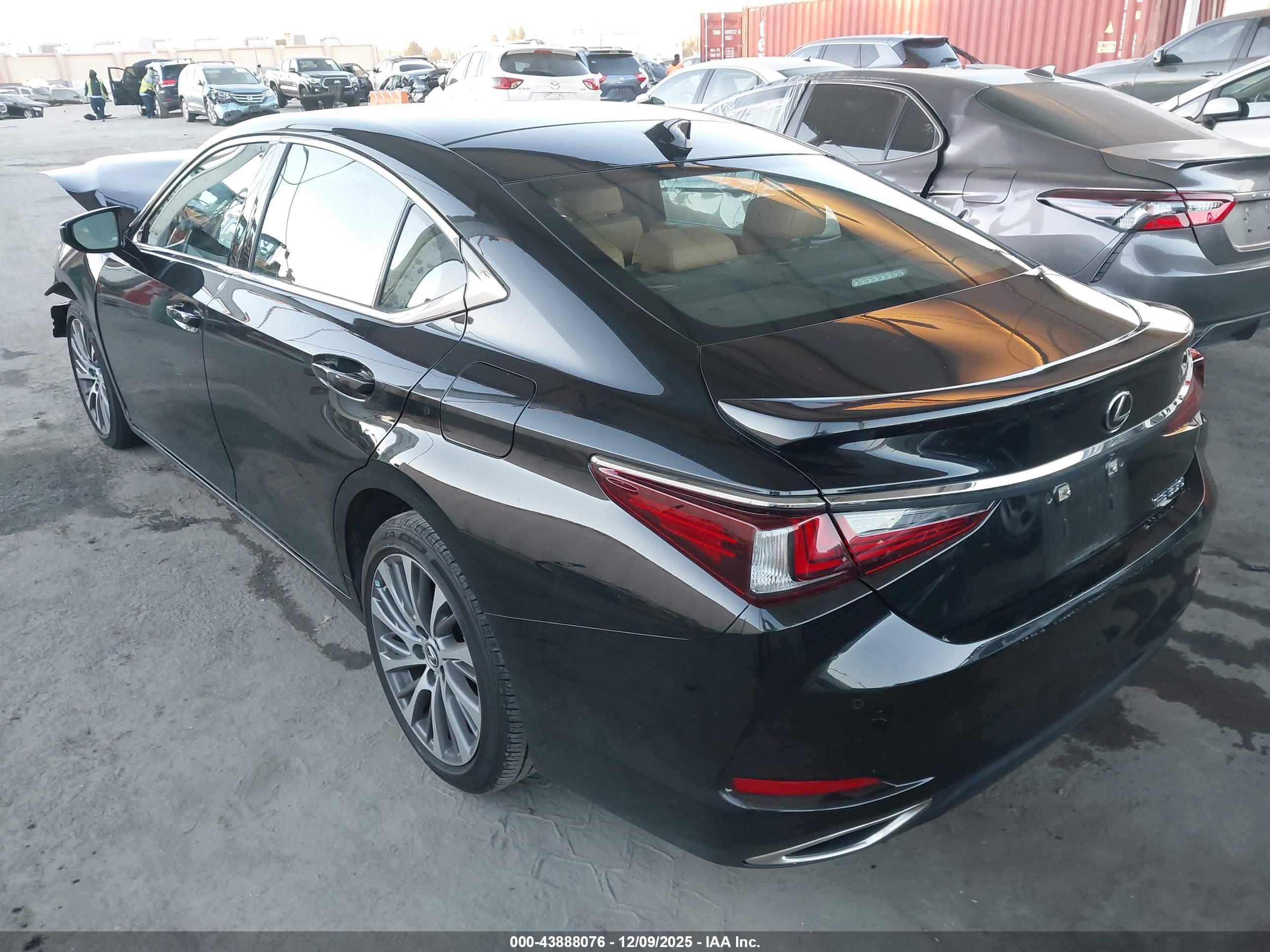 LEXUS ES image 3