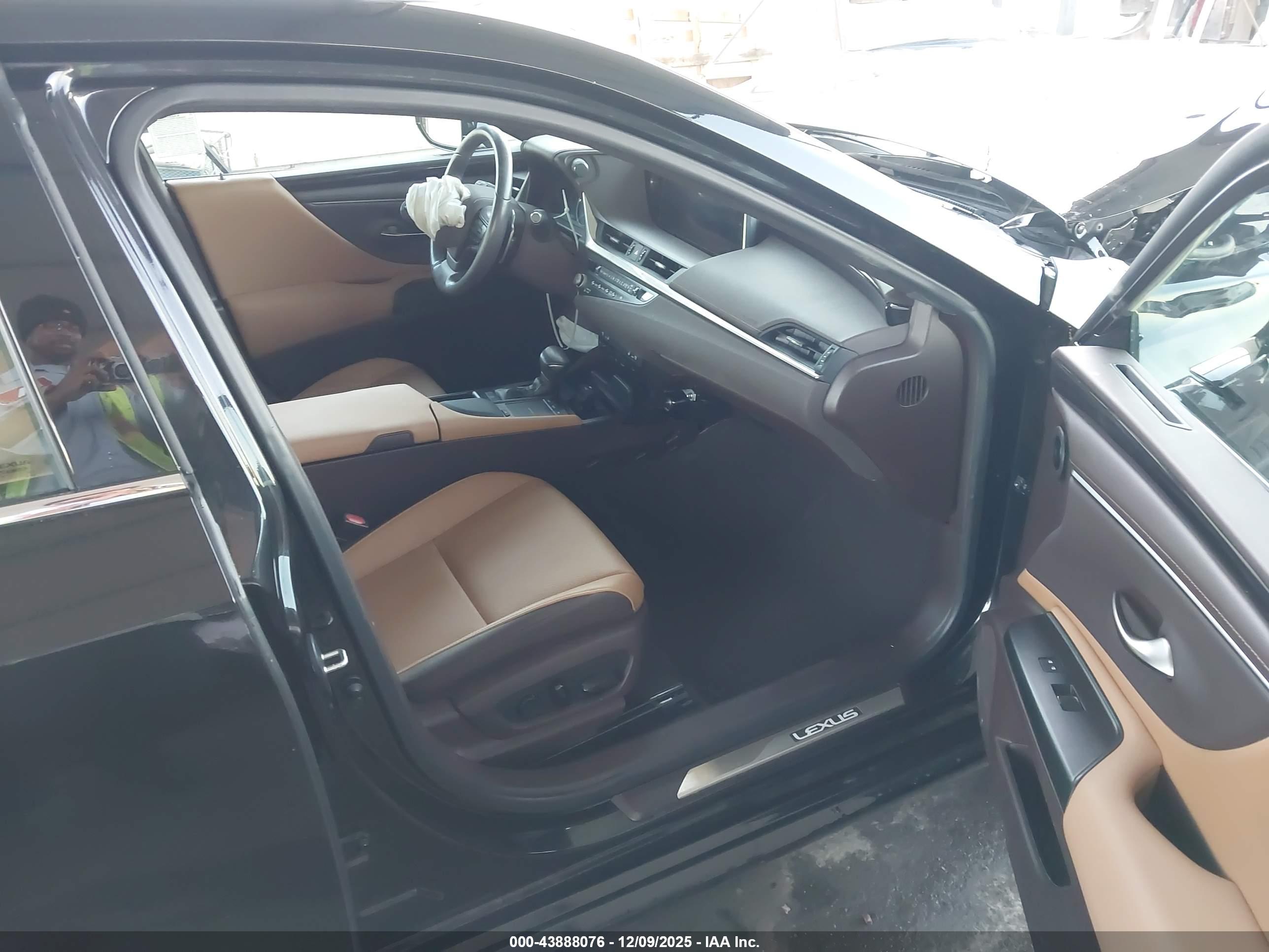 LEXUS ES image 5