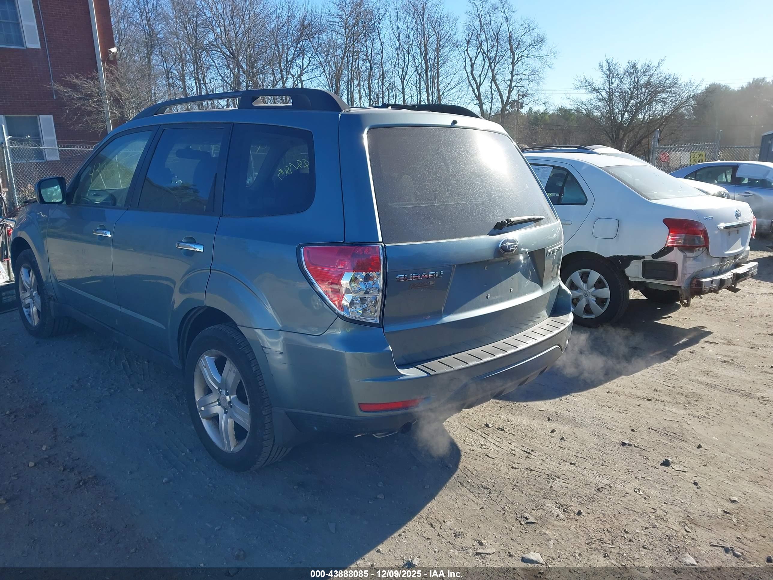 SUBARU FORESTER image 3