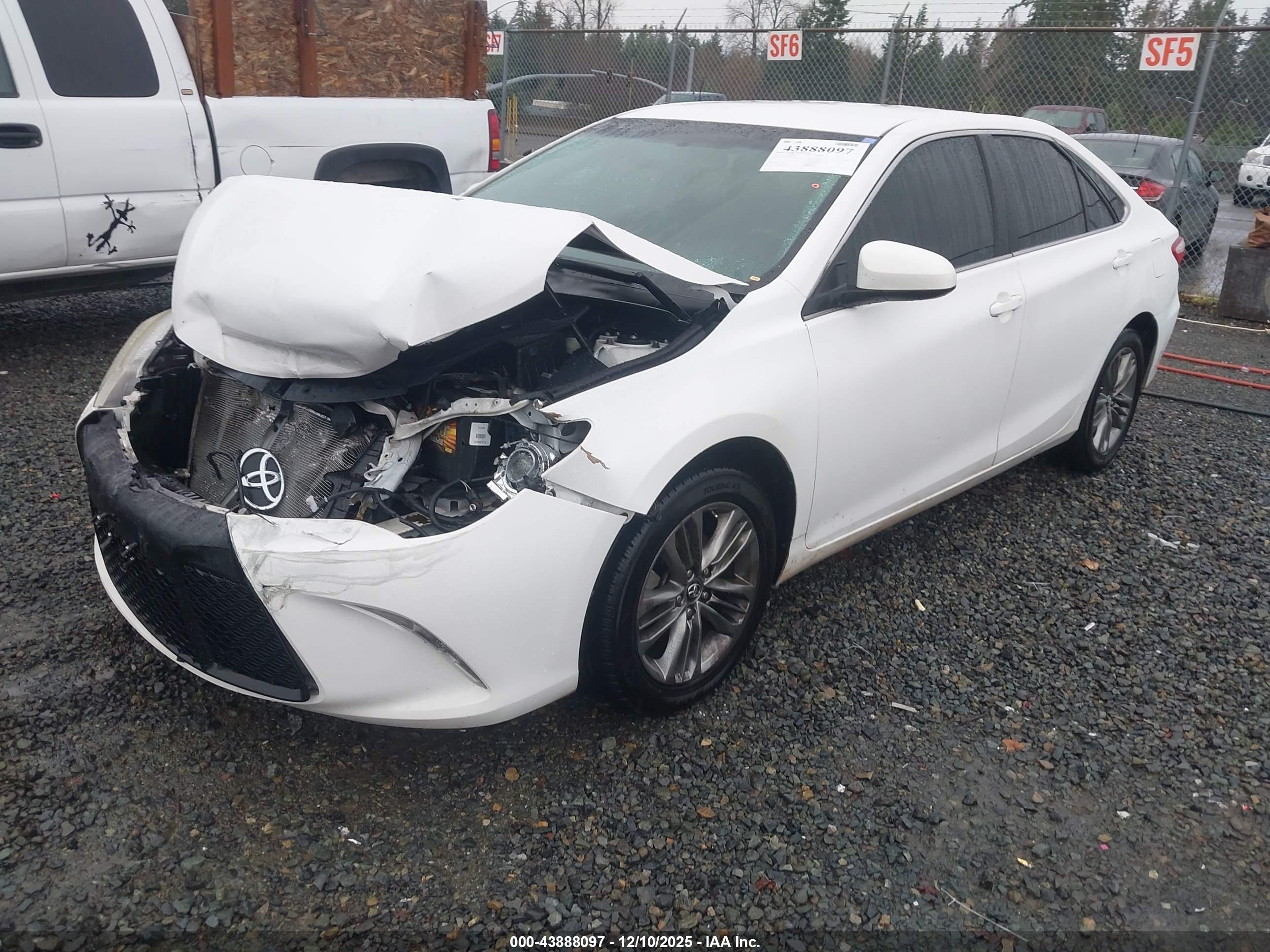 TOYOTA CAMRY image 2