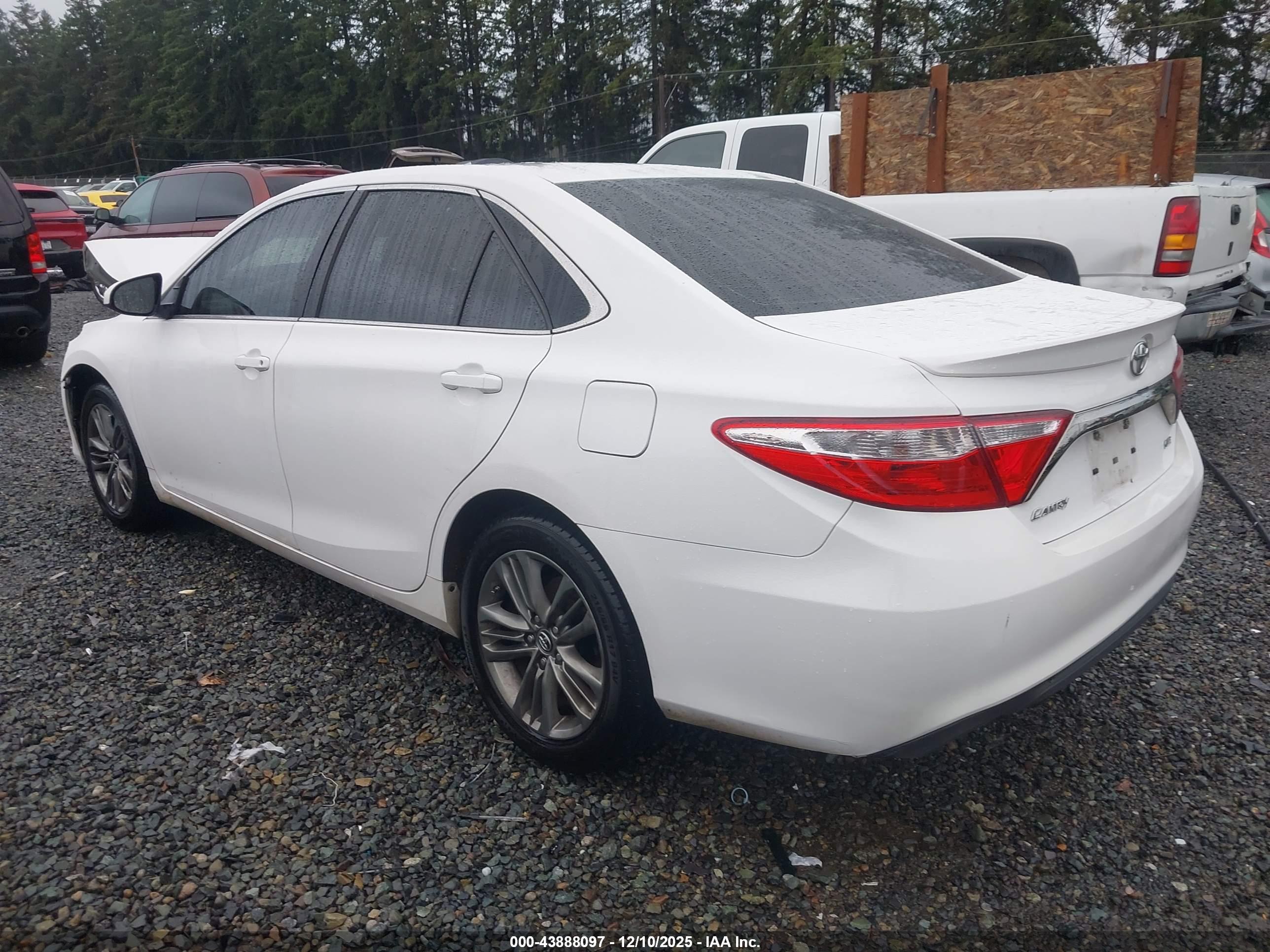 TOYOTA CAMRY image 3