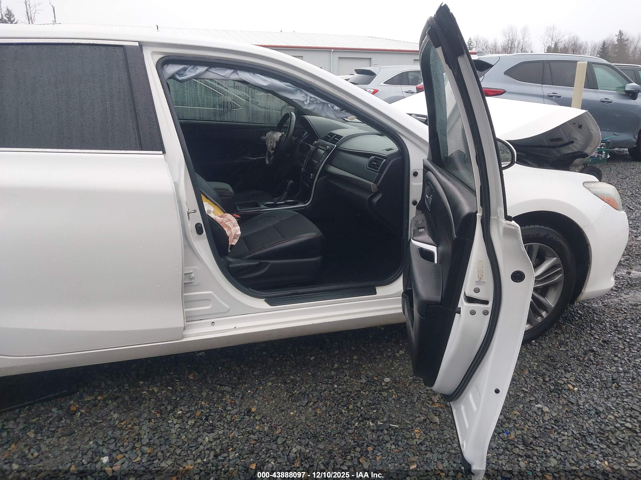 TOYOTA CAMRY image 5