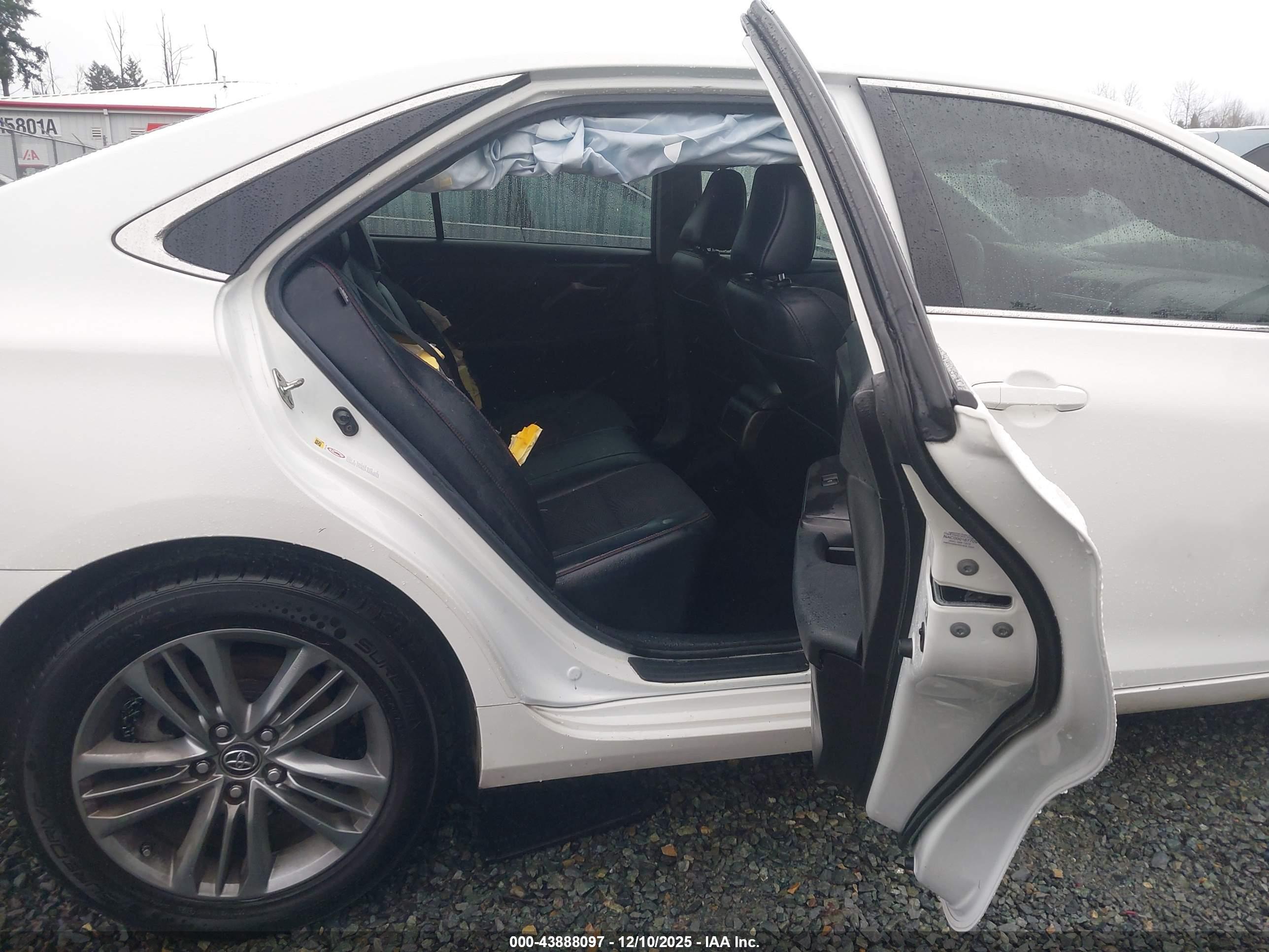 TOYOTA CAMRY image 8