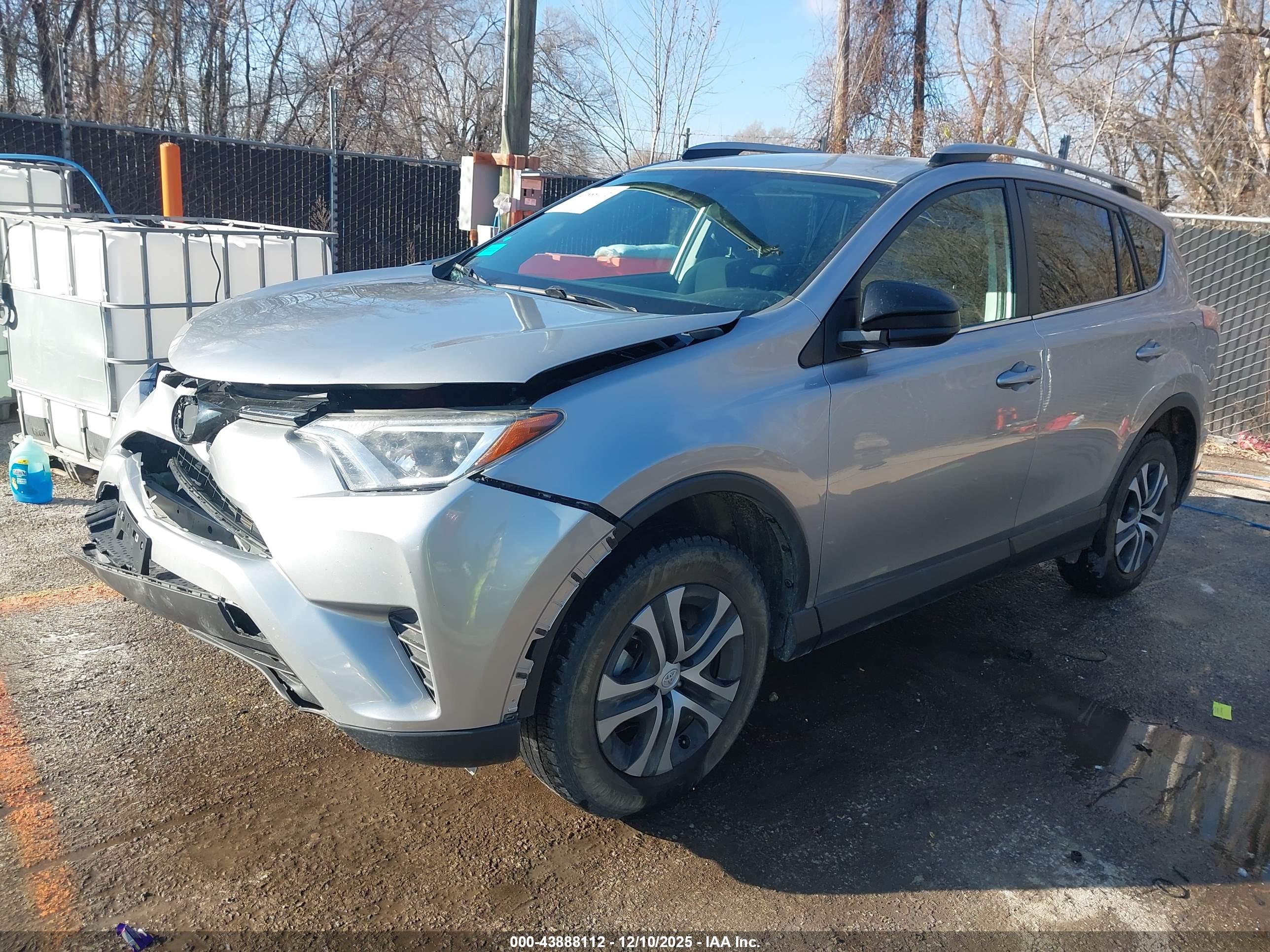 TOYOTA RAV4 image 2