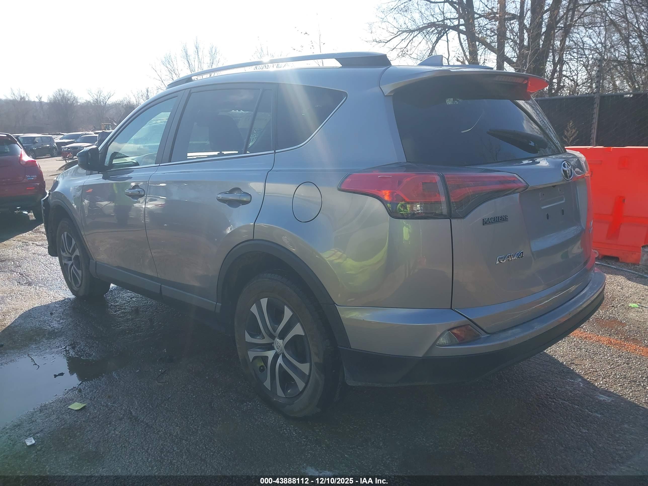 TOYOTA RAV4 image 3