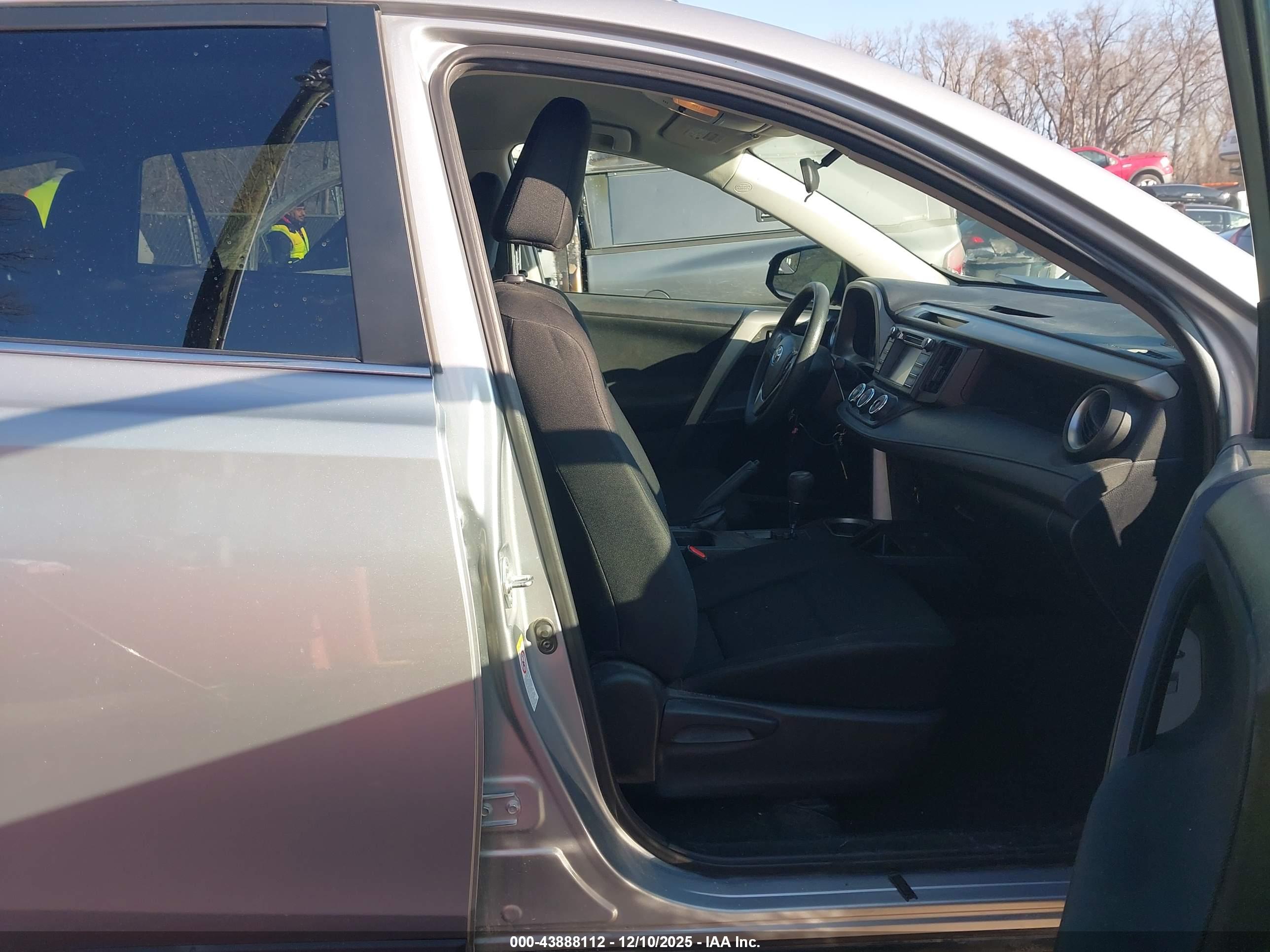 TOYOTA RAV4 image 5