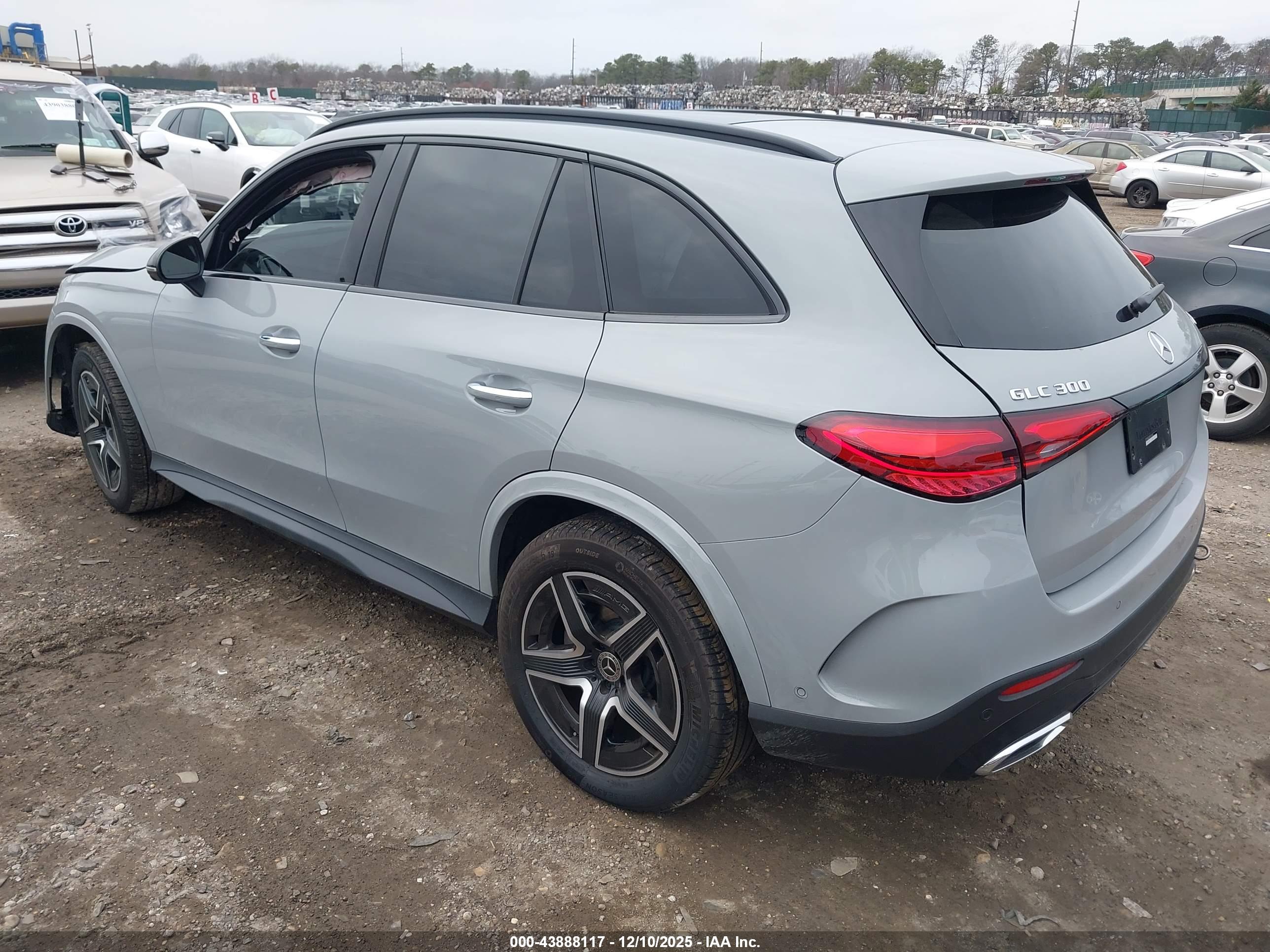 MERCEDES-BENZ GLC image 3