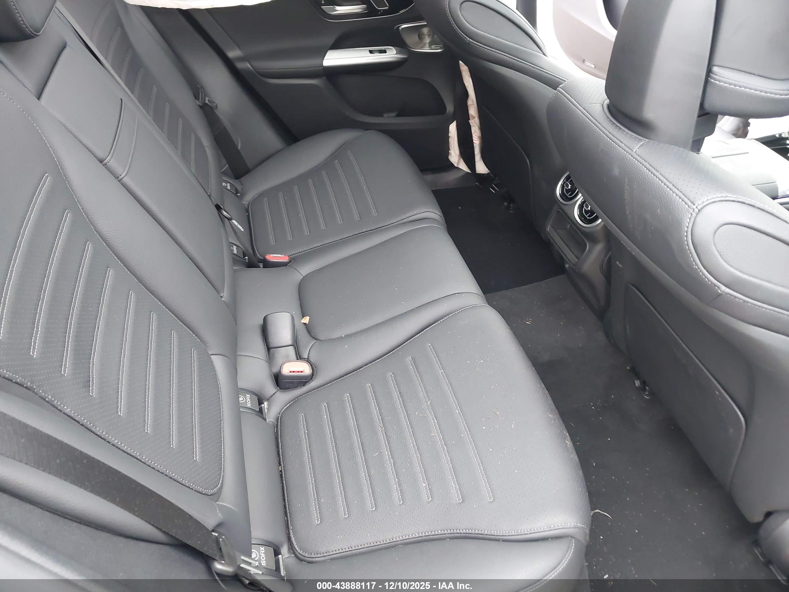 MERCEDES-BENZ GLC image 8