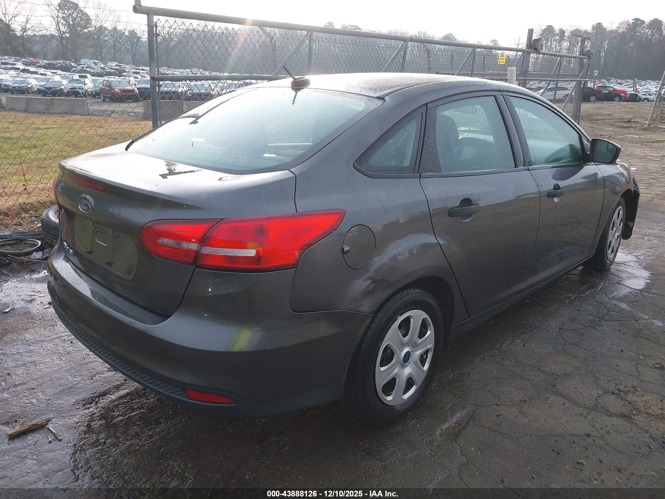 FORD FOCUS image 4