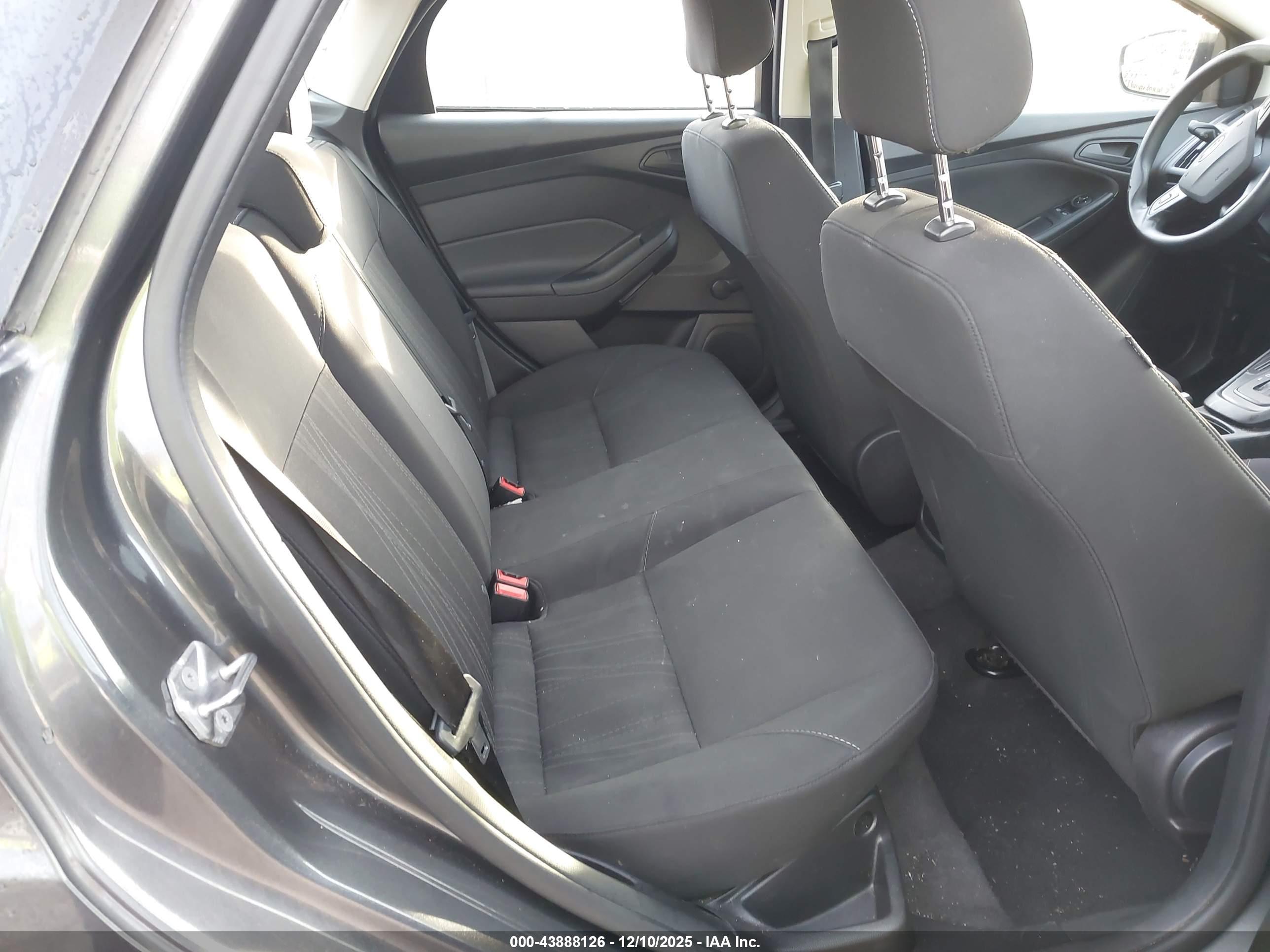 FORD FOCUS image 8