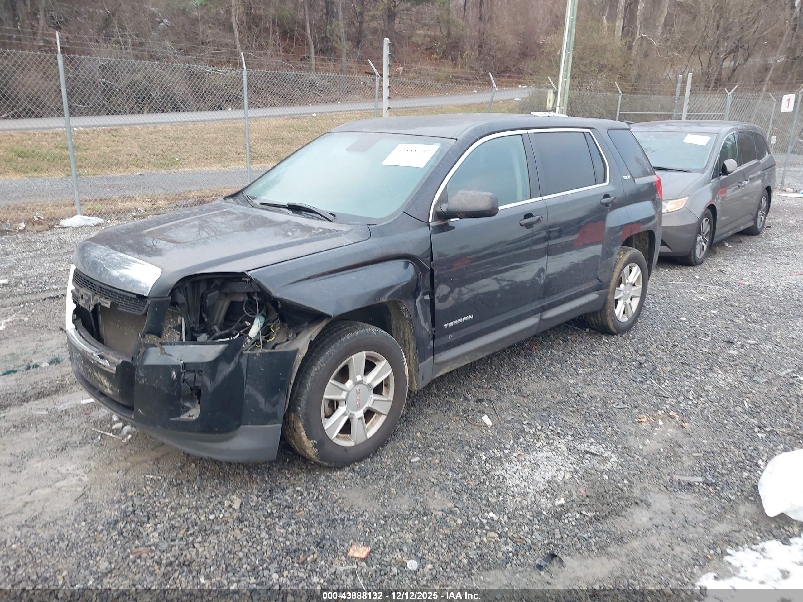 GMC TERRAIN image 2
