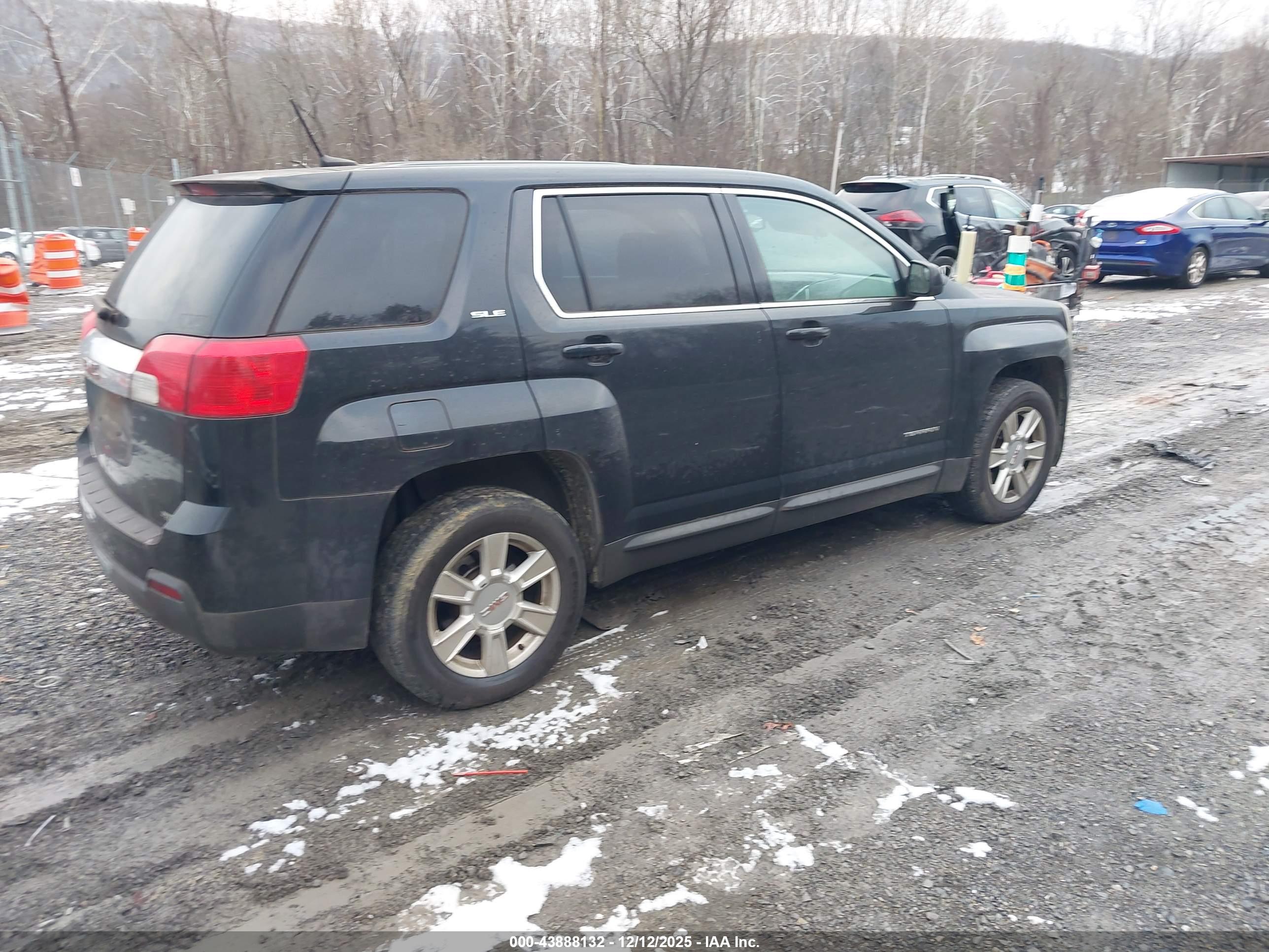 GMC TERRAIN image 4