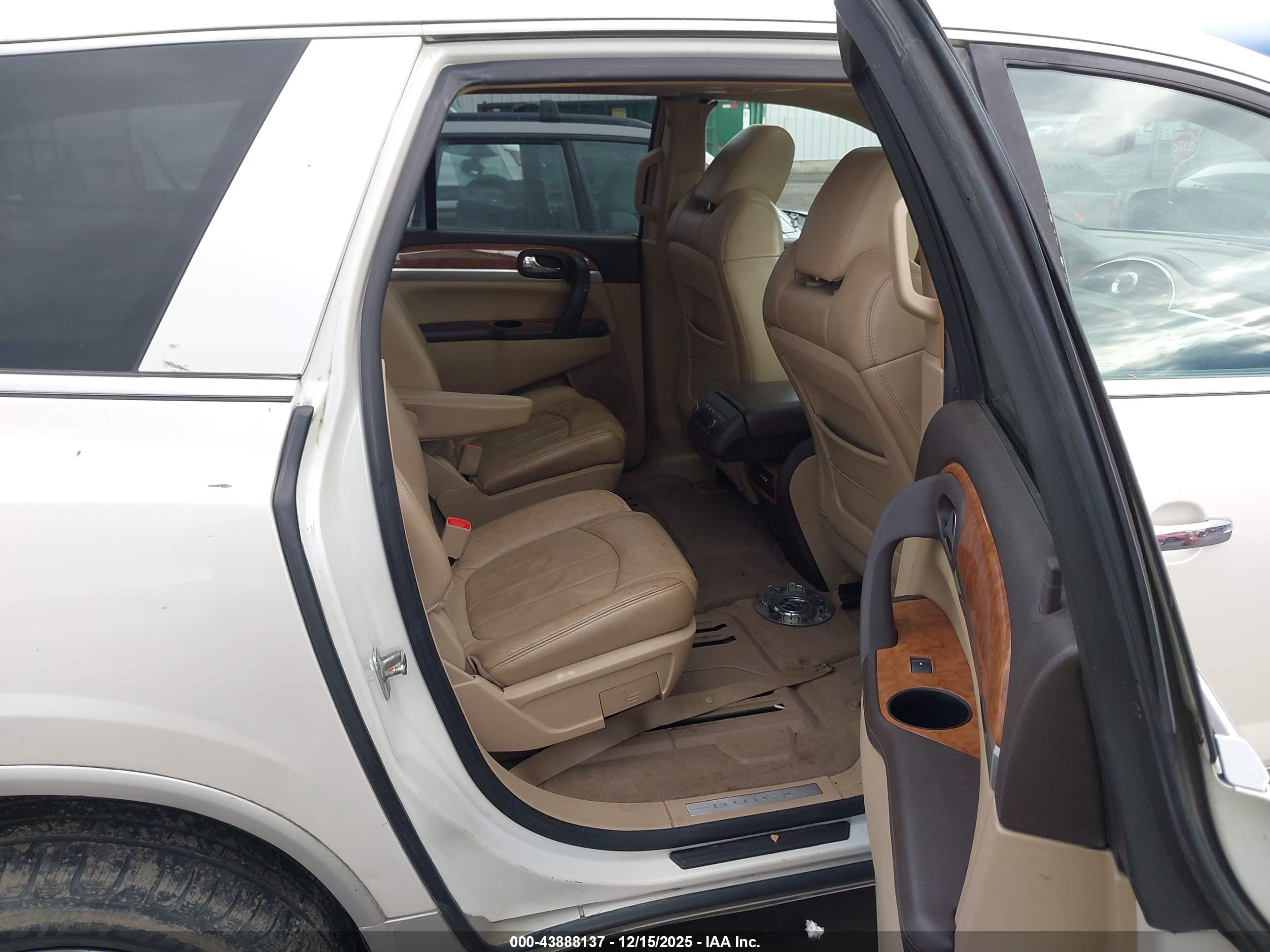 BUICK ENCLAVE image 8